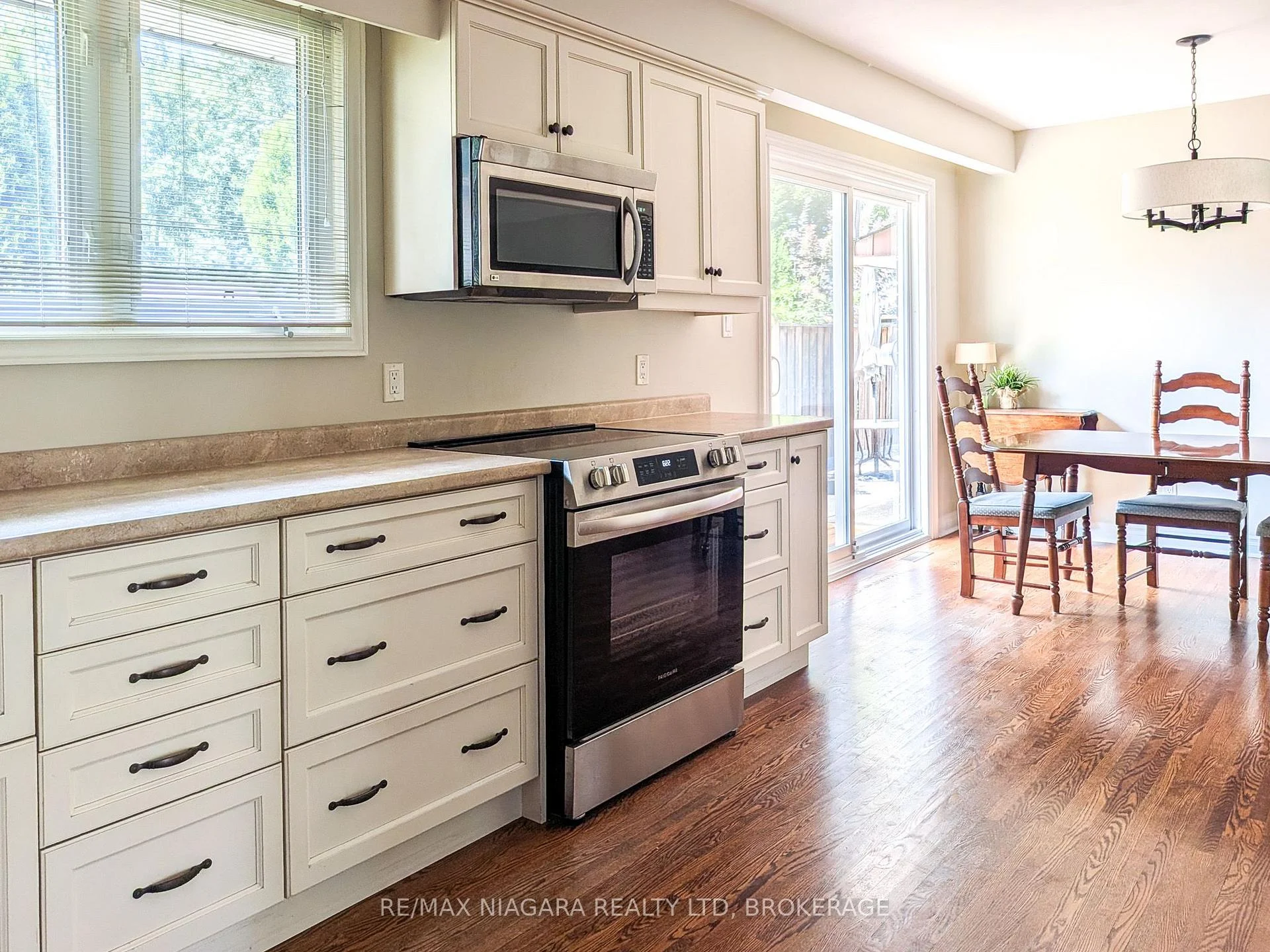 Photo 23 of 3139 Chipman Crescent, Niagara Falls, Chippawa — HOMEH