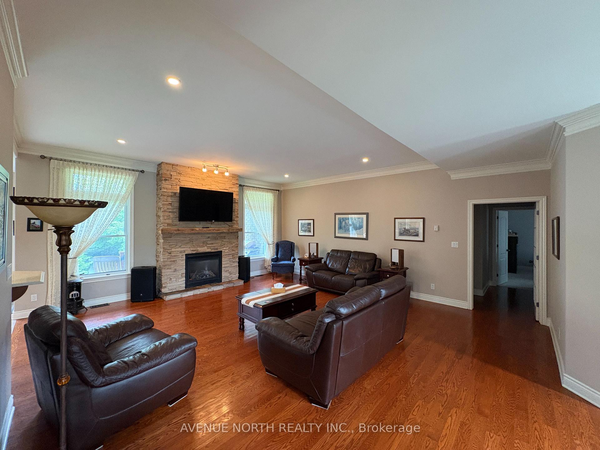 Photo 2 of 6746 Waterside Court, Ottawa, Greely — HOMEH