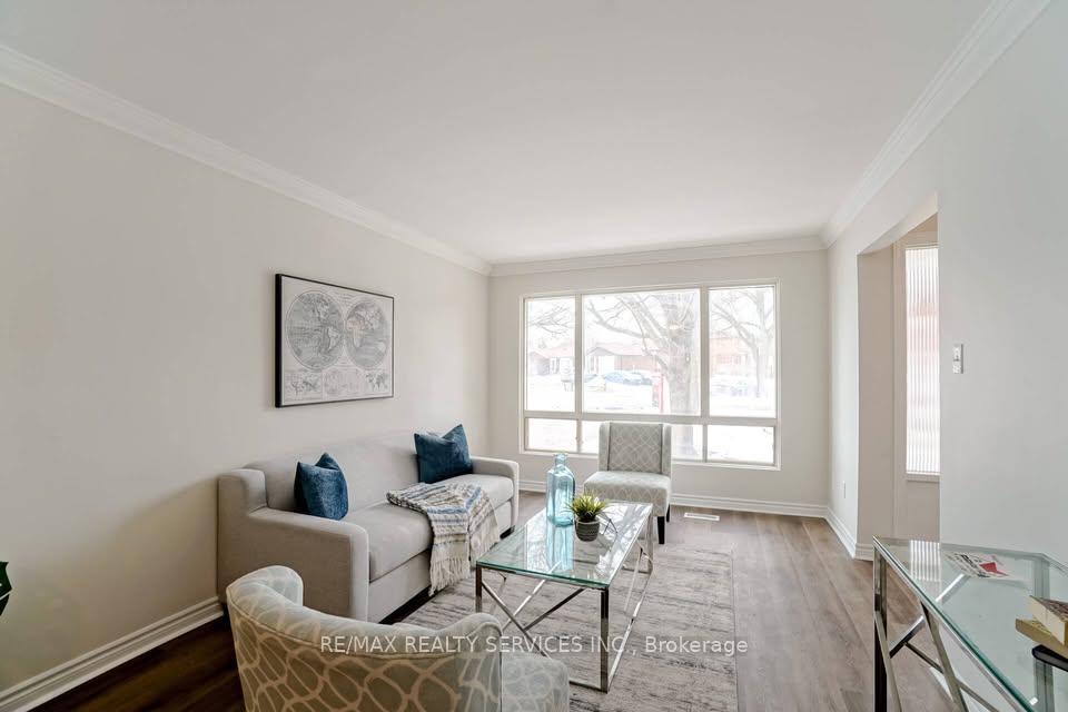 Photo 4 of 70 Montjoy Crescent, Brampton, Central Park — HOMEH