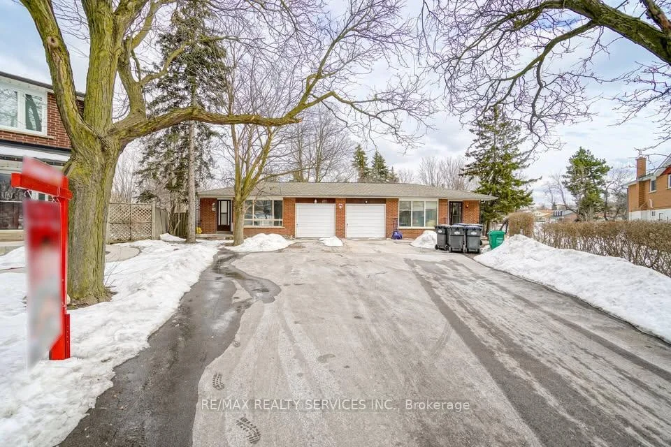 Photo 2 of 70 Montjoy Crescent, Brampton, Central Park — HOMEH