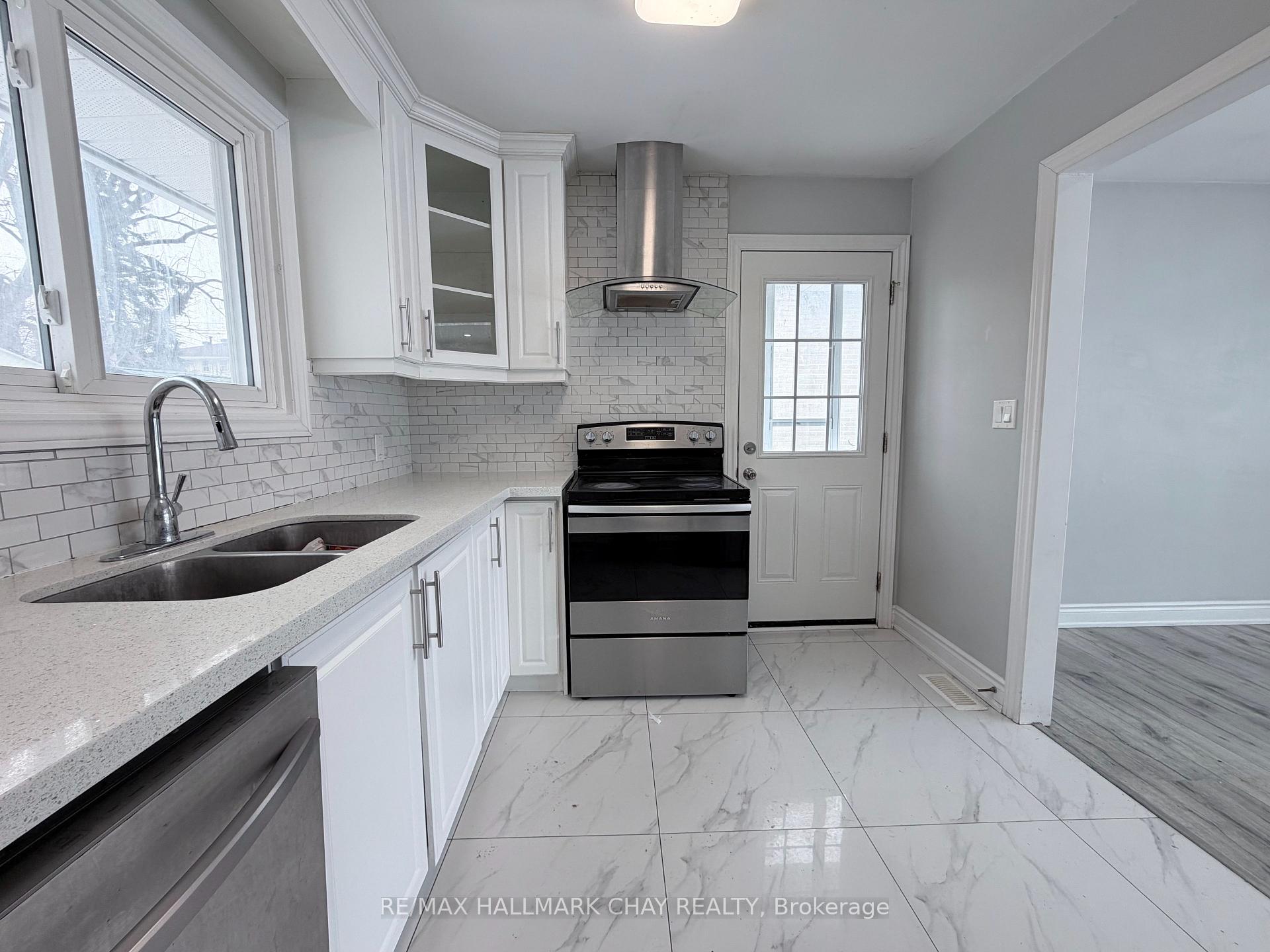 Photo 6 of Unit Main, 152 Rose Street, Barrie, Wellington — HOMEH