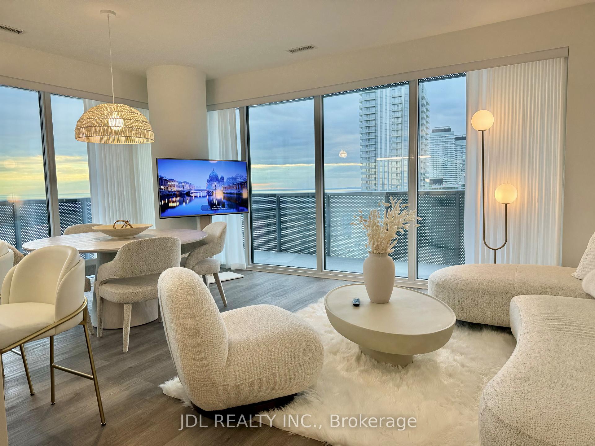 Photo 4 of Unit 5811, 55 cooper Street, Toronto, Waterfront Communities — HOMEH