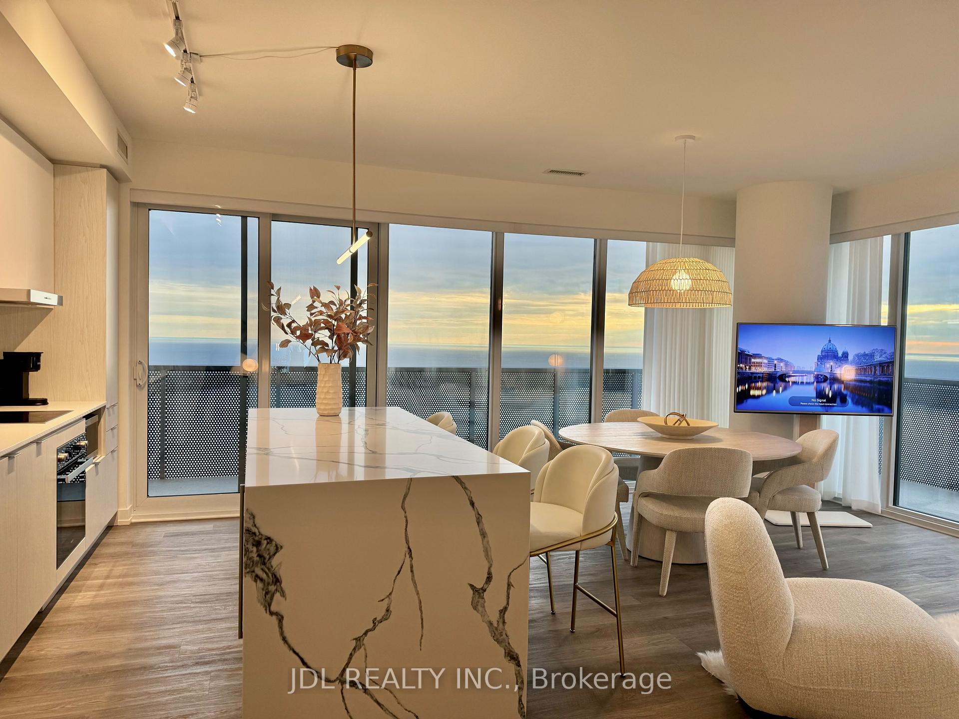 Photo 6 of Unit 5811, 55 cooper Street, Toronto, Waterfront Communities — HOMEH