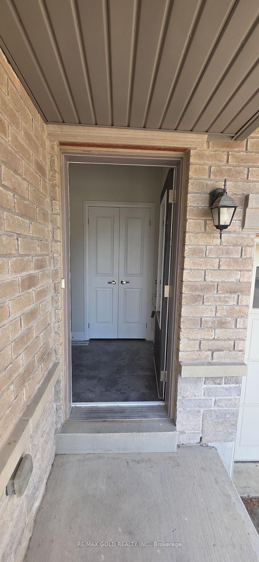 Photo 7 of 9 Oliana Way, Brampton, Bram West — HOMEH