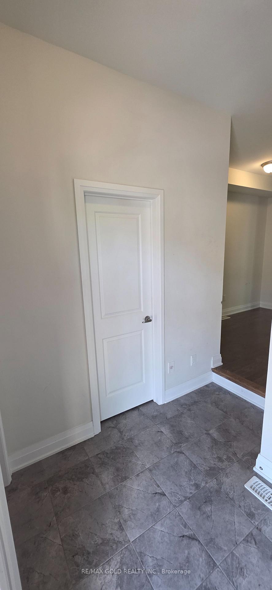 Photo 11 of 9 Oliana Way, Brampton, Bram West — HOMEH
