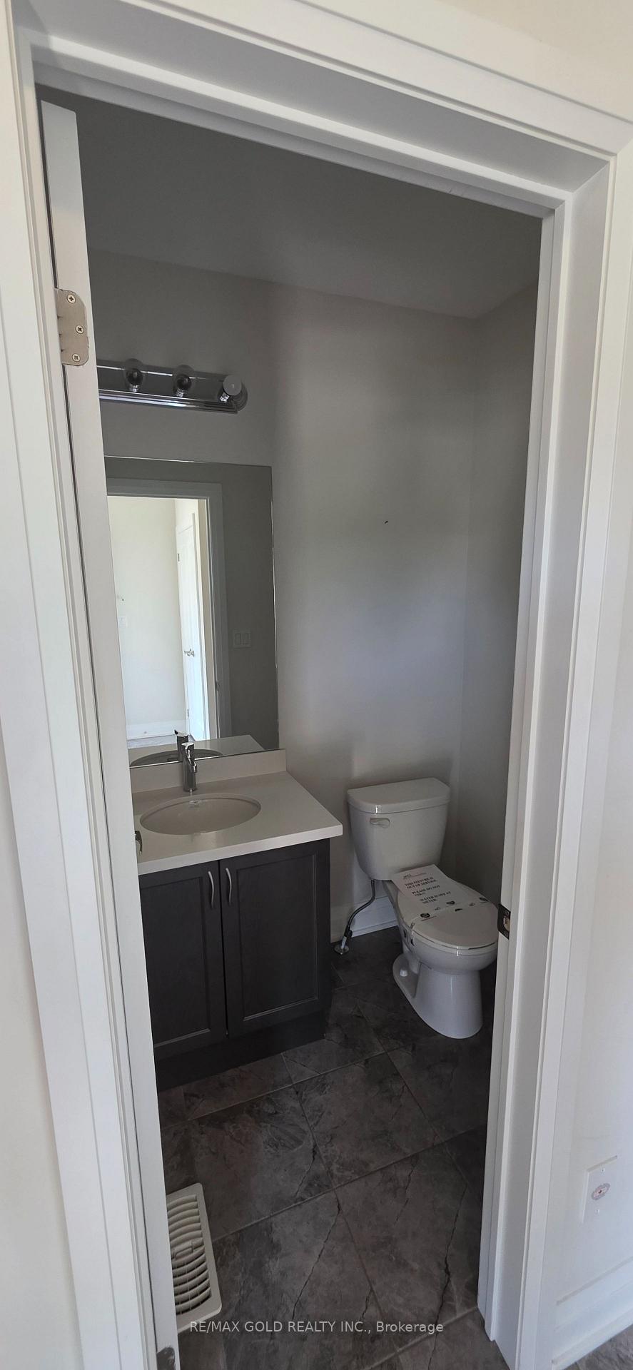 Photo 13 of 9 Oliana Way, Brampton, Bram West — HOMEH