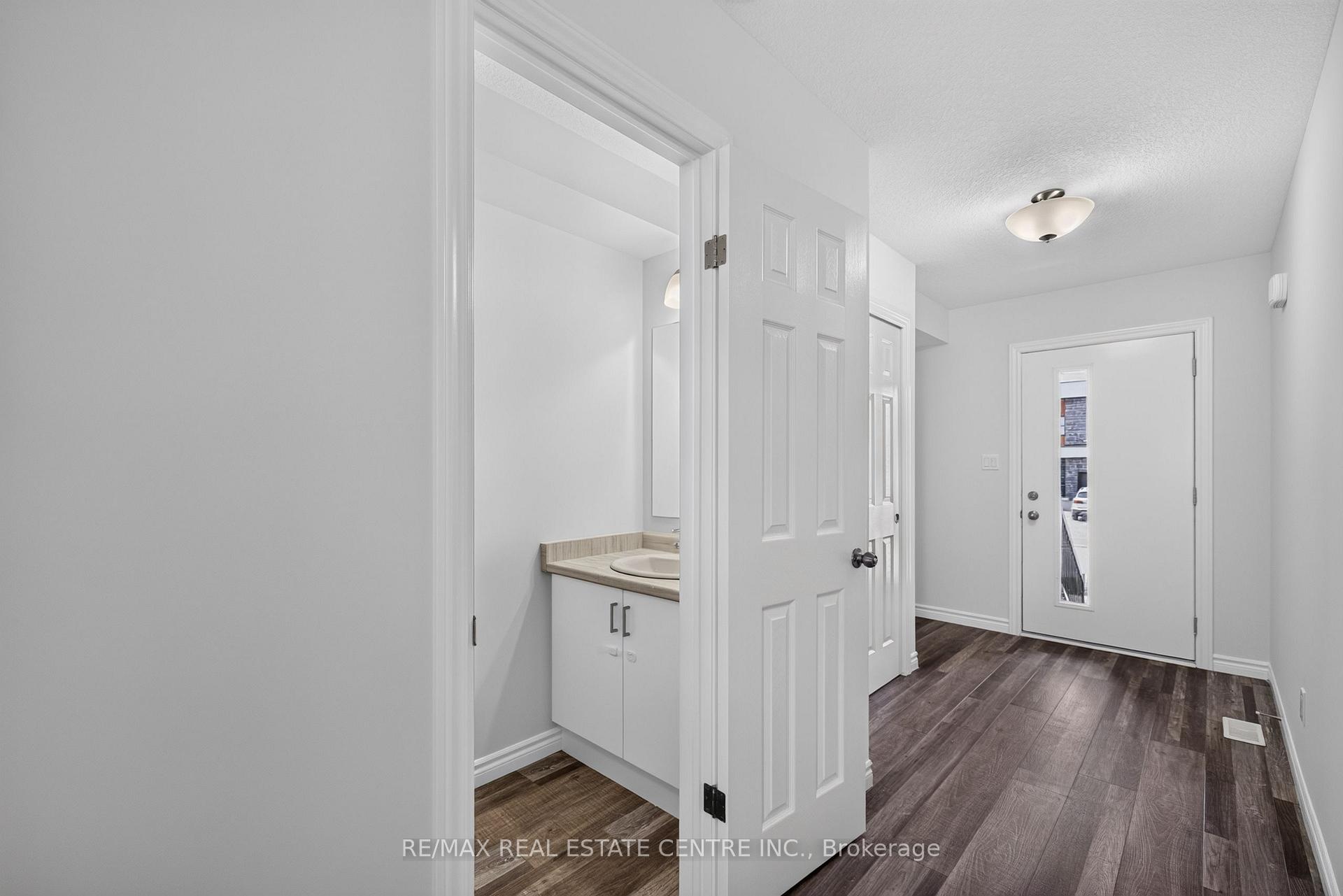 Photo 27 of 296 Bradshaw Drive, Stratford — HOMEH