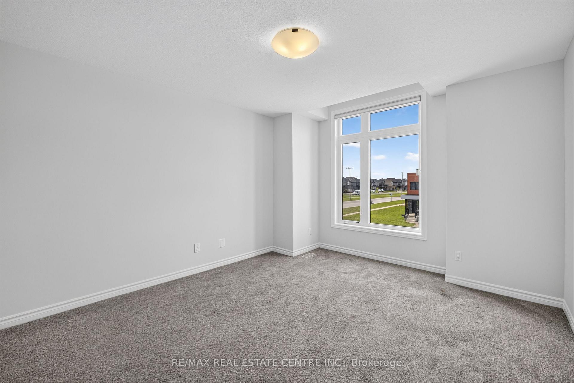 Photo 33 of 296 Bradshaw Drive, Stratford — HOMEH
