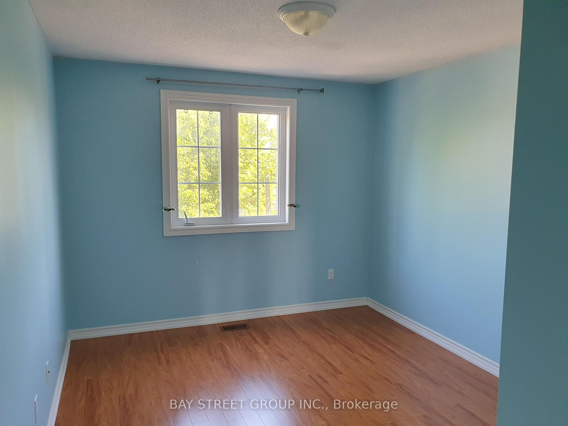 Photo 4 of 71 Ian Baron Avenue, Markham, Village Green-South Unionville — HOMEH