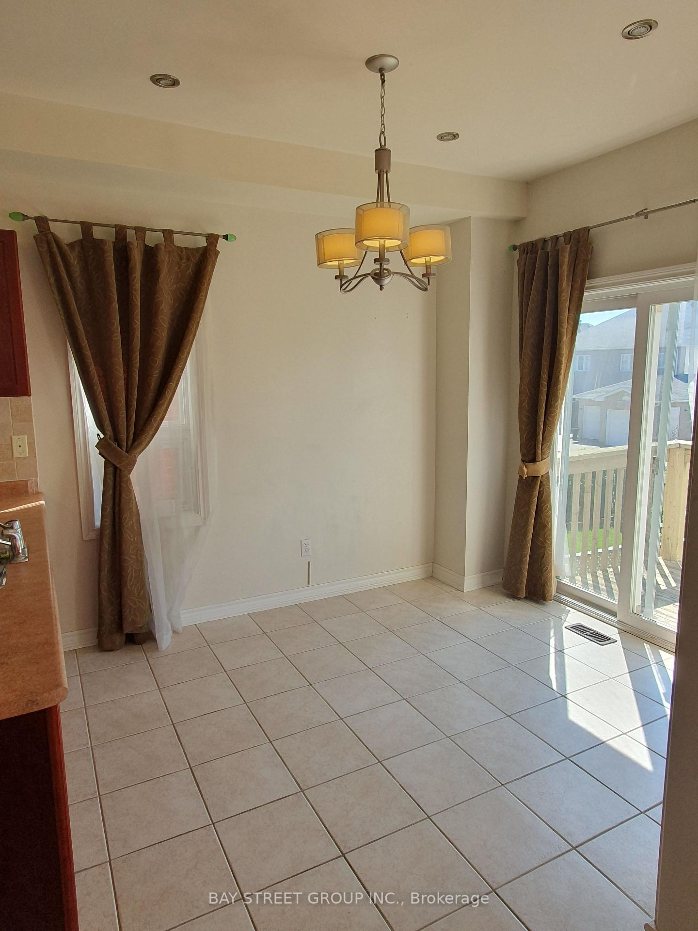 Photo 12 of 71 Ian Baron Avenue, Markham, Village Green-South Unionville — HOMEH