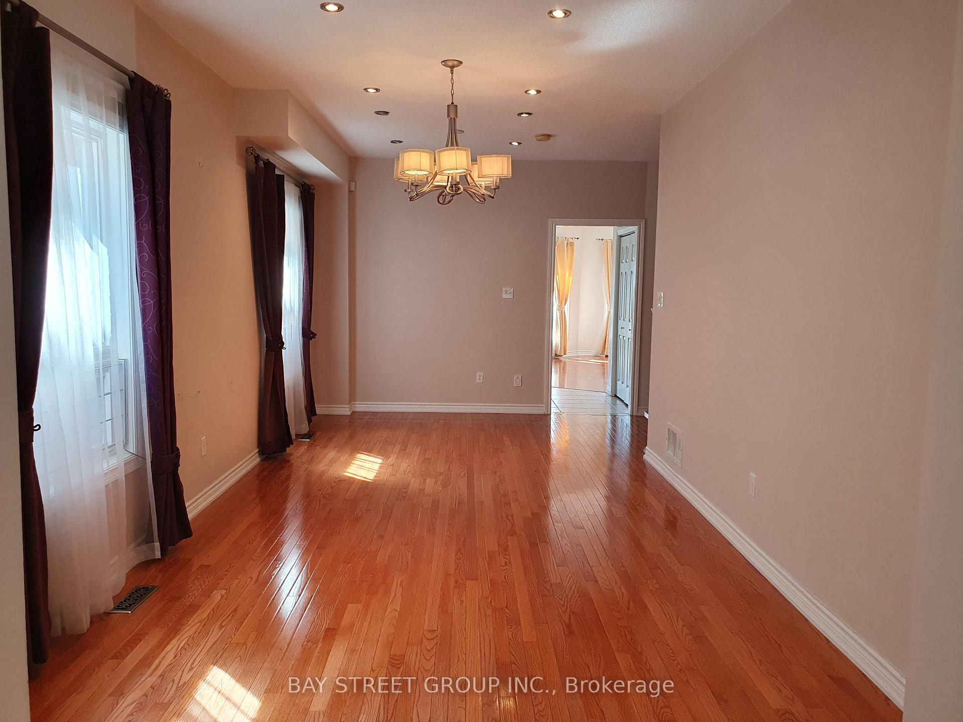 Photo 13 of 71 Ian Baron Avenue, Markham, Village Green-South Unionville — HOMEH