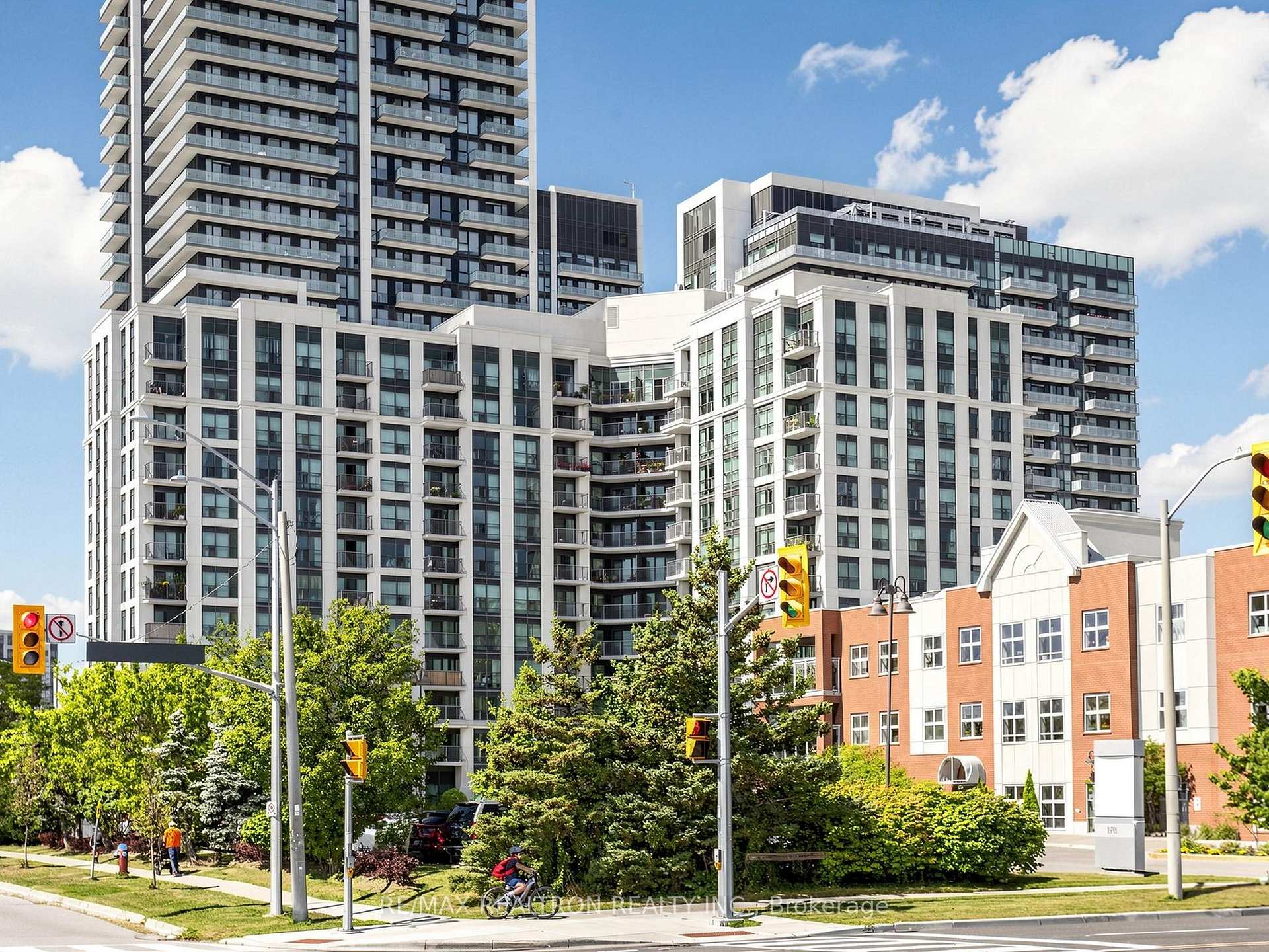 Photo 1 of Unit 918, 185 Oneida Crescent, Richmond Hill, Langstaff — HOMEH