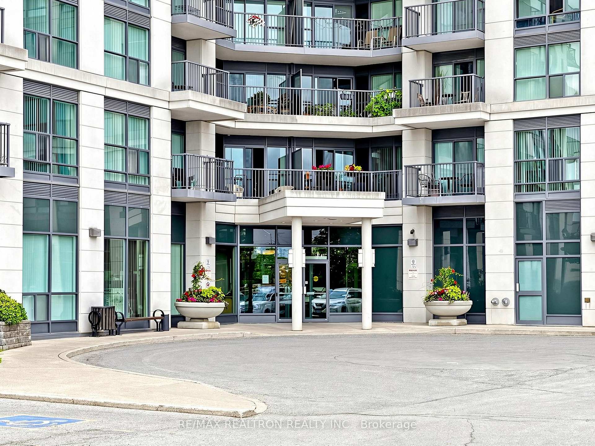 Photo 3 of Unit 918, 185 Oneida Crescent, Richmond Hill, Langstaff — HOMEH