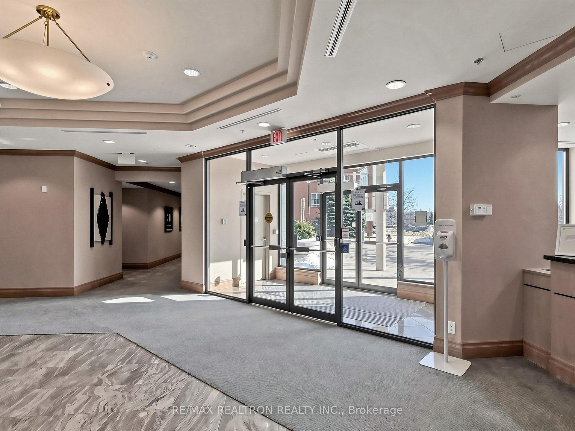 Photo 6 of Unit 918, 185 Oneida Crescent, Richmond Hill, Langstaff — HOMEH