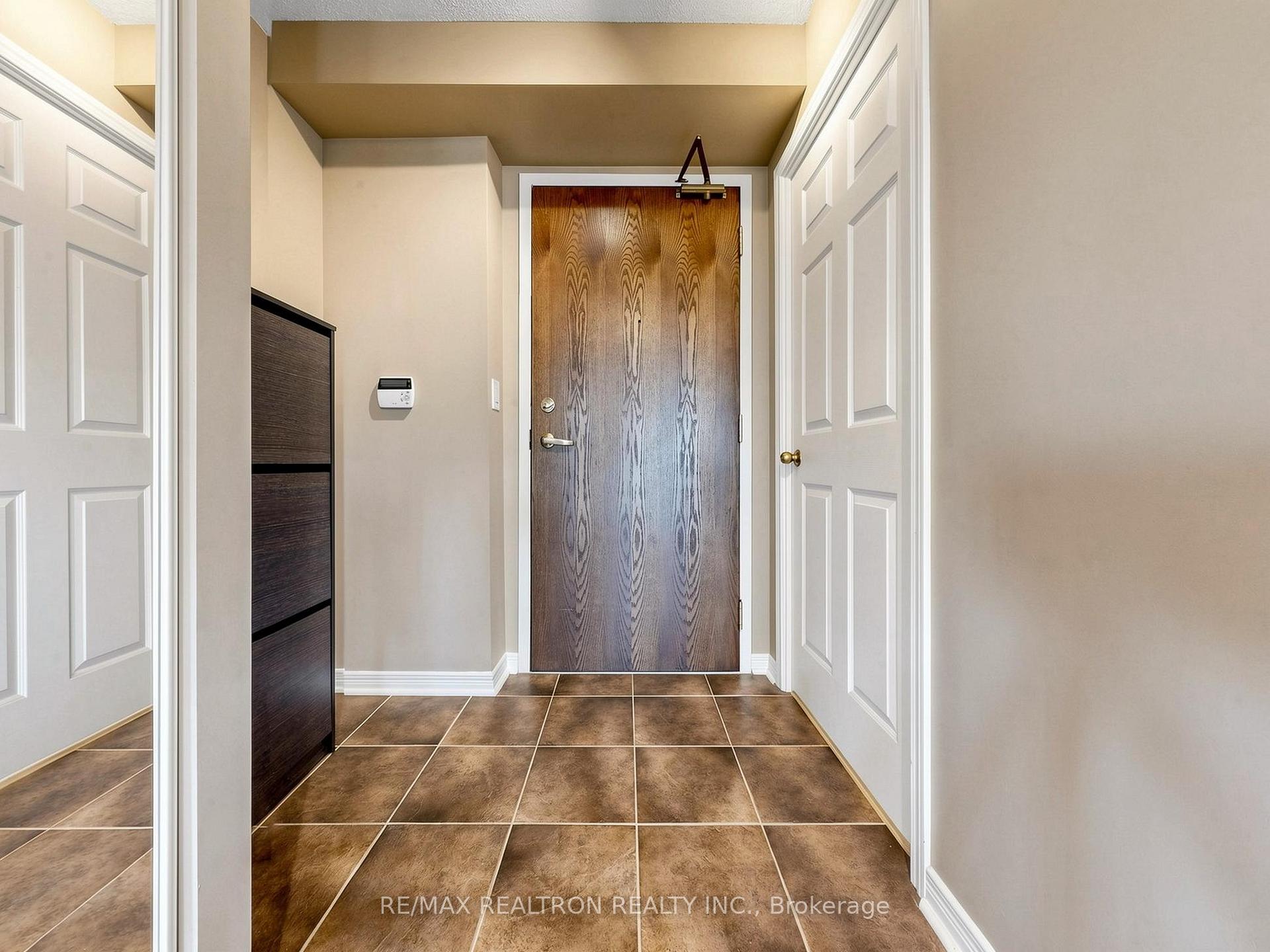 Photo 10 of Unit 918, 185 Oneida Crescent, Richmond Hill, Langstaff — HOMEH