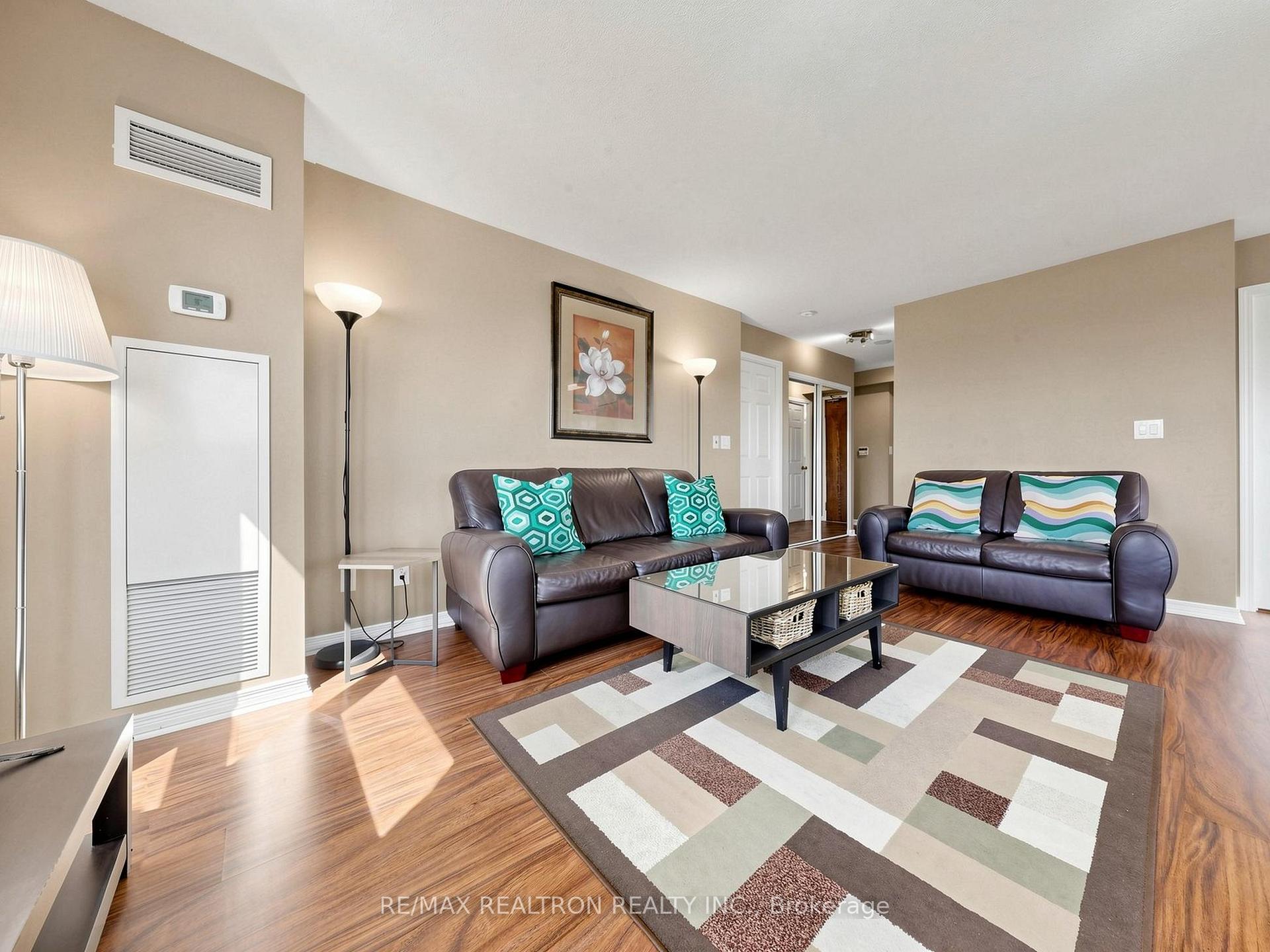 Photo 16 of Unit 918, 185 Oneida Crescent, Richmond Hill, Langstaff — HOMEH