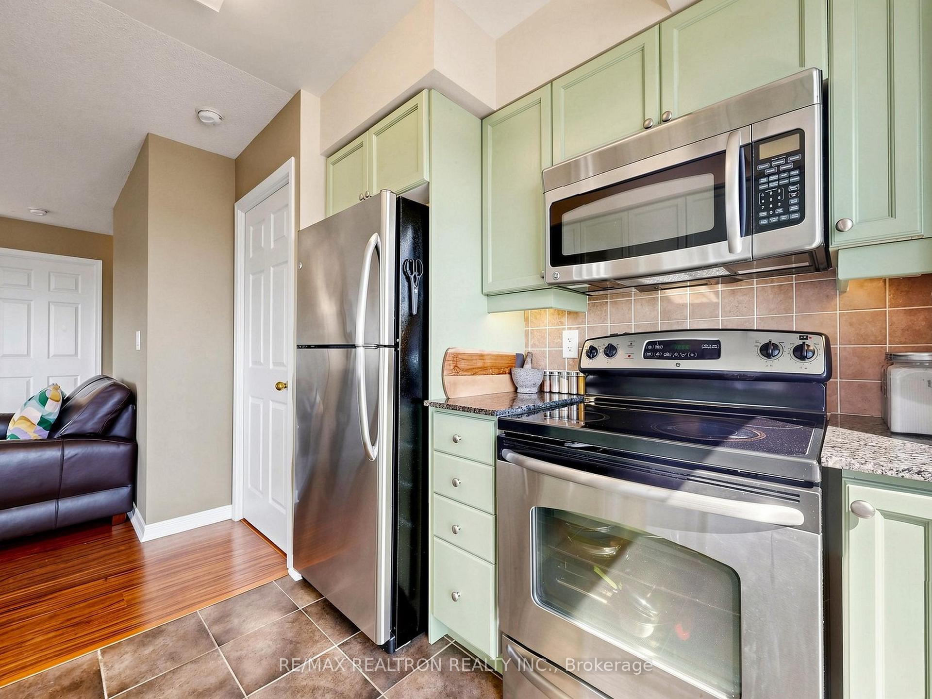 Photo 24 of Unit 918, 185 Oneida Crescent, Richmond Hill, Langstaff — HOMEH
