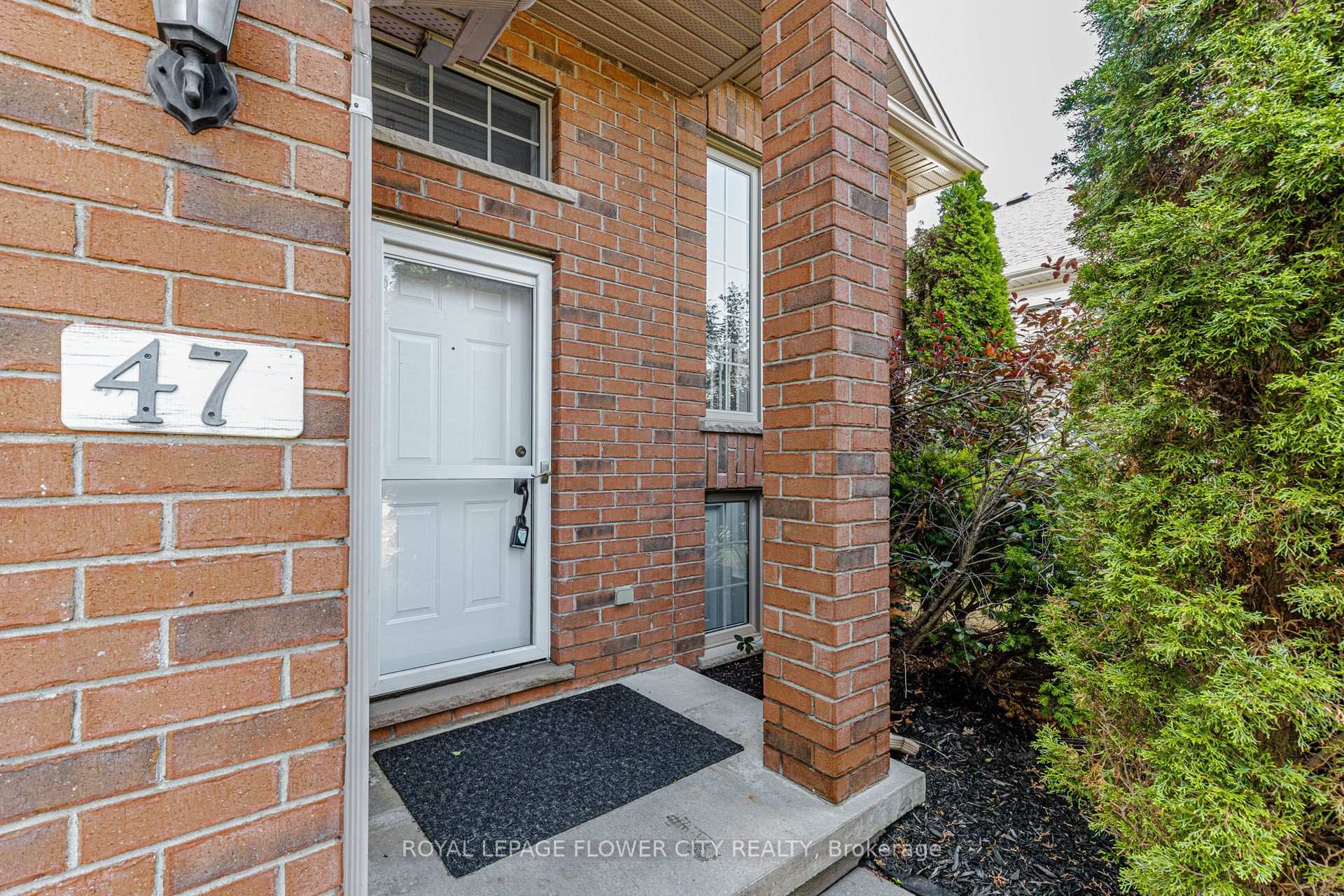 Photo 4 of 47 Queensway Drive, Strathroy-Caradoc, Rural Strathroy-Caradoc — HOMEH