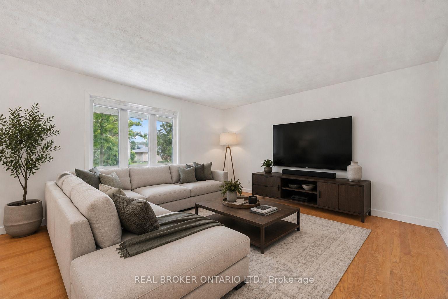 Photo 2 of 27 Dawson Drive, Kincardine — HOMEH