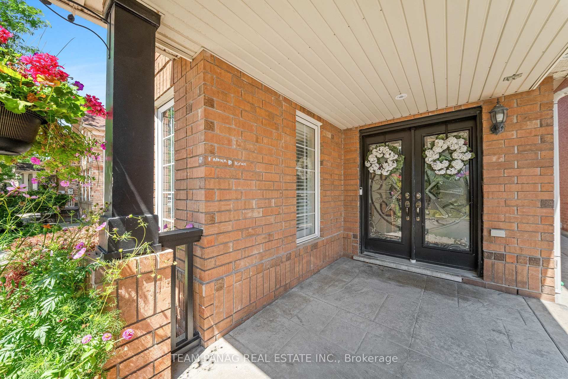 Photo 5 of 26 Bowsfield Drive, Brampton, Vales of Castlemore — HOMEH