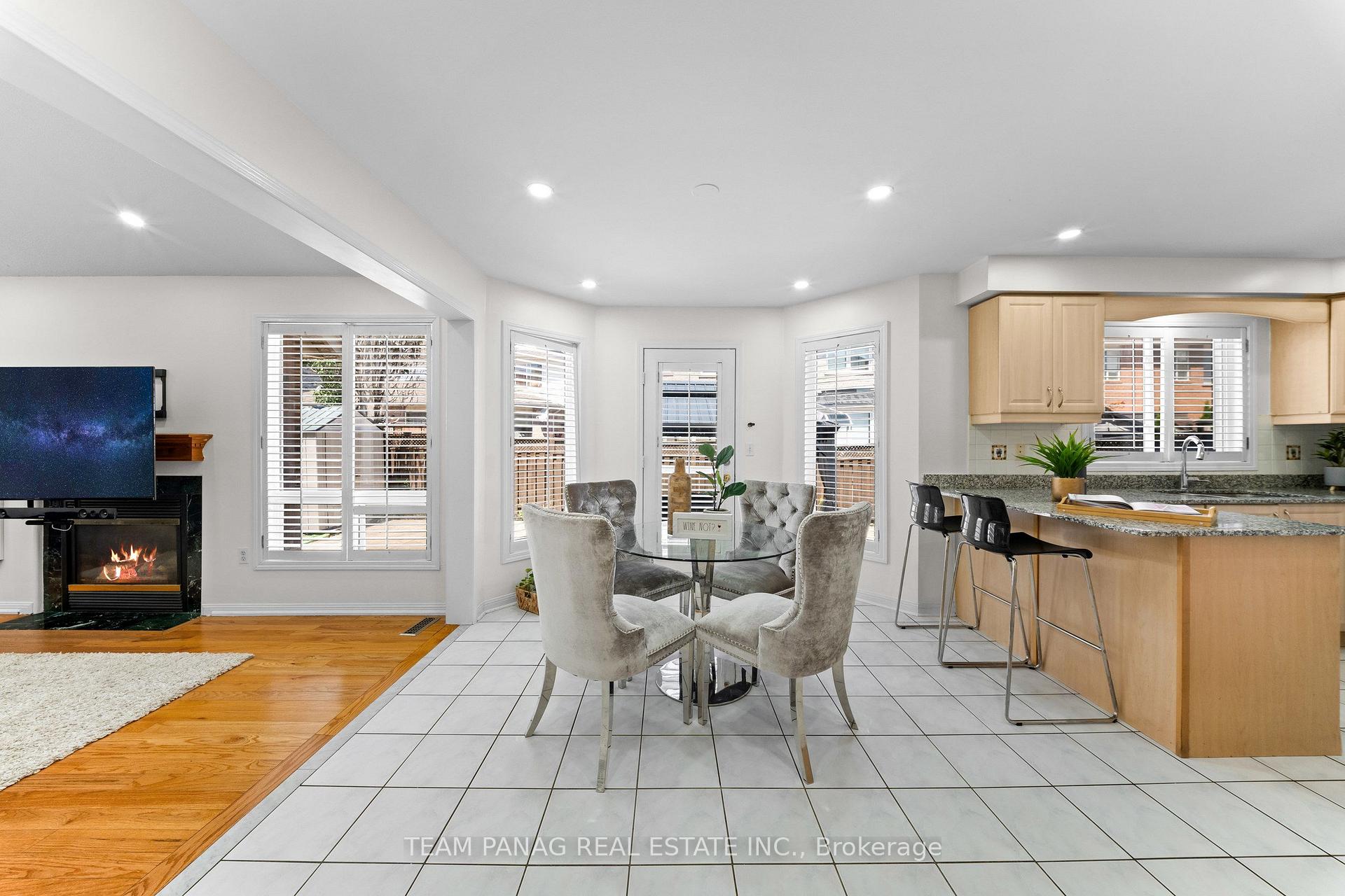 Photo 9 of 26 Bowsfield Drive, Brampton, Vales of Castlemore — HOMEH