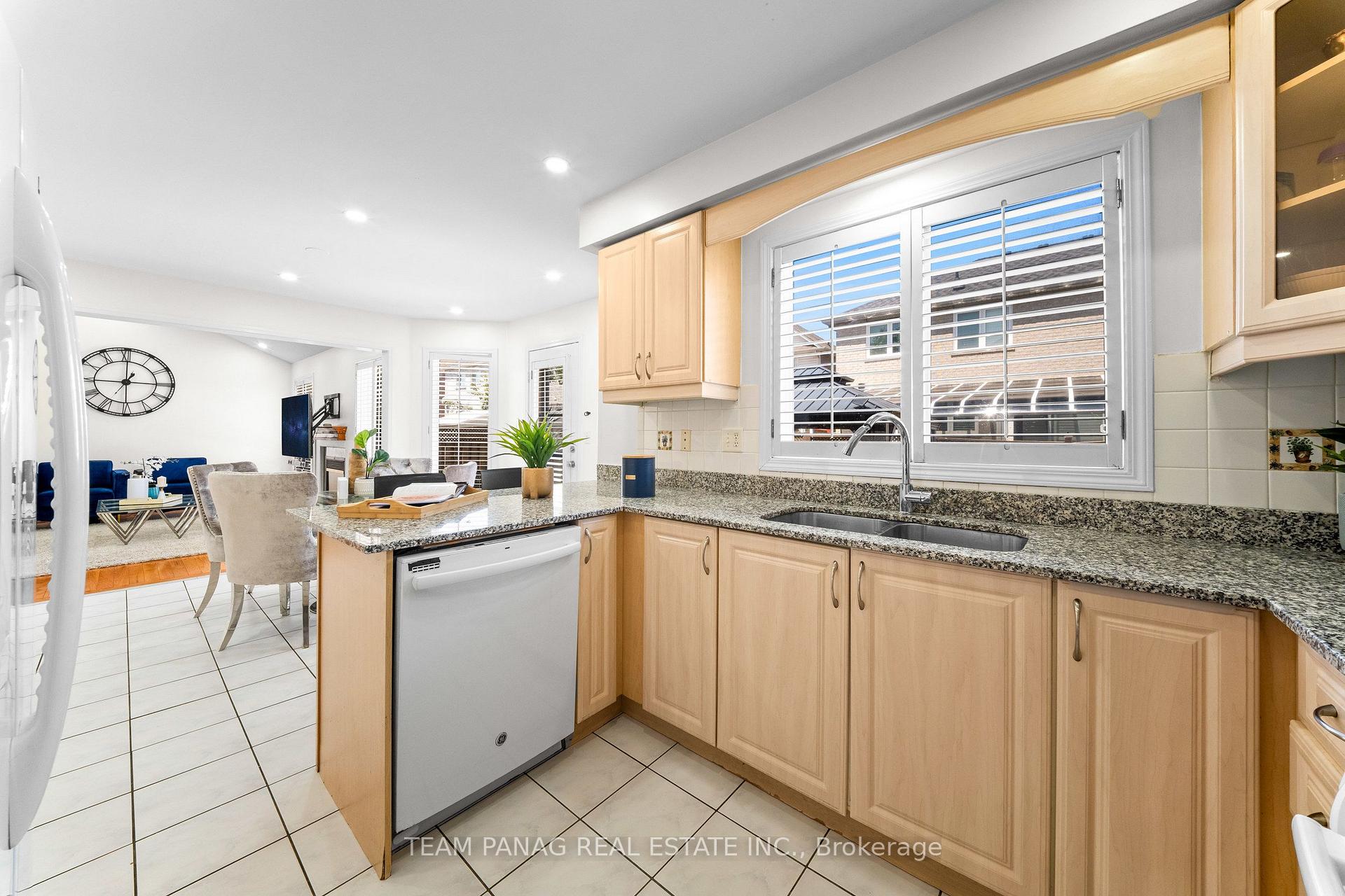Photo 12 of 26 Bowsfield Drive, Brampton, Vales of Castlemore — HOMEH