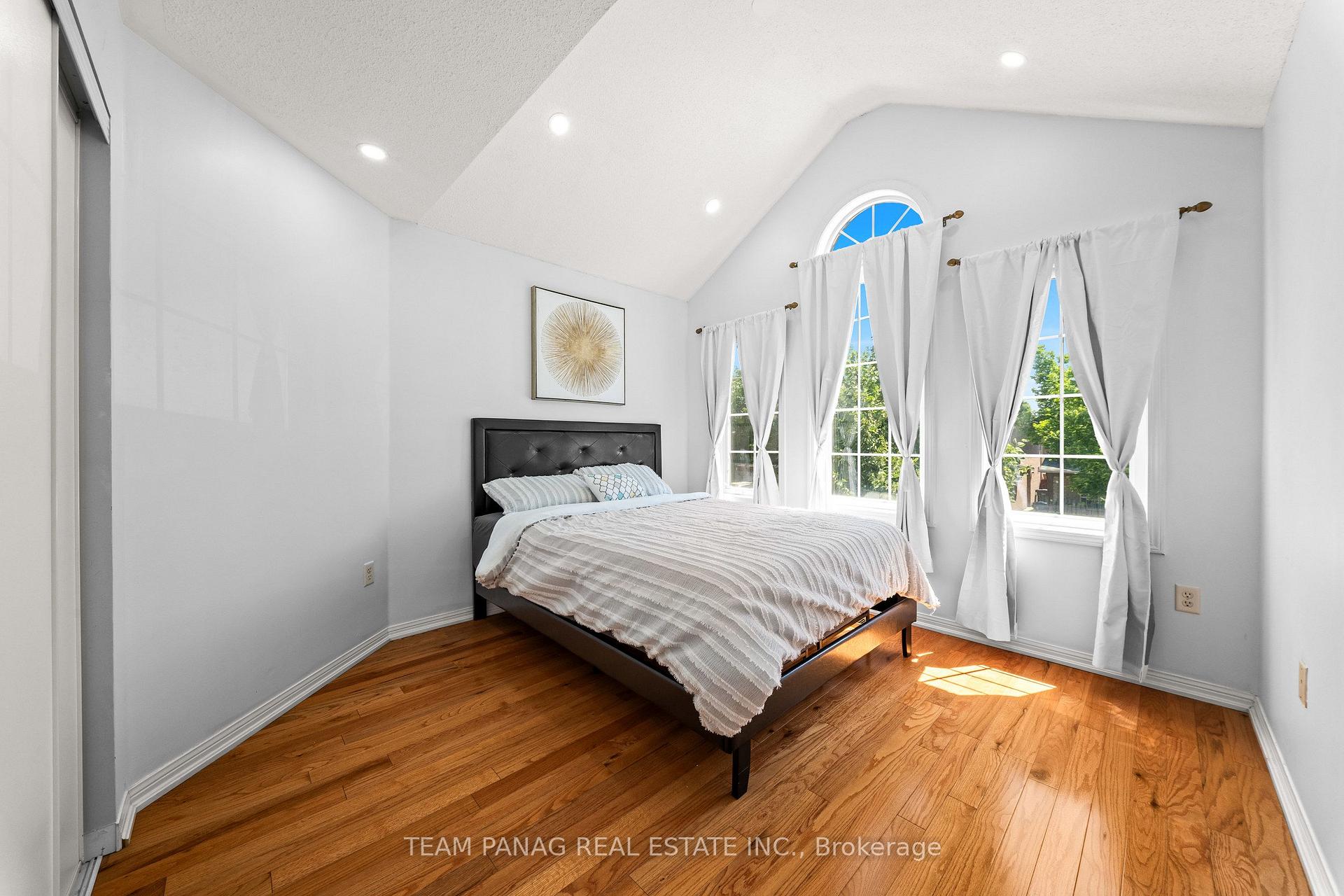 Photo 26 of 26 Bowsfield Drive, Brampton, Vales of Castlemore — HOMEH