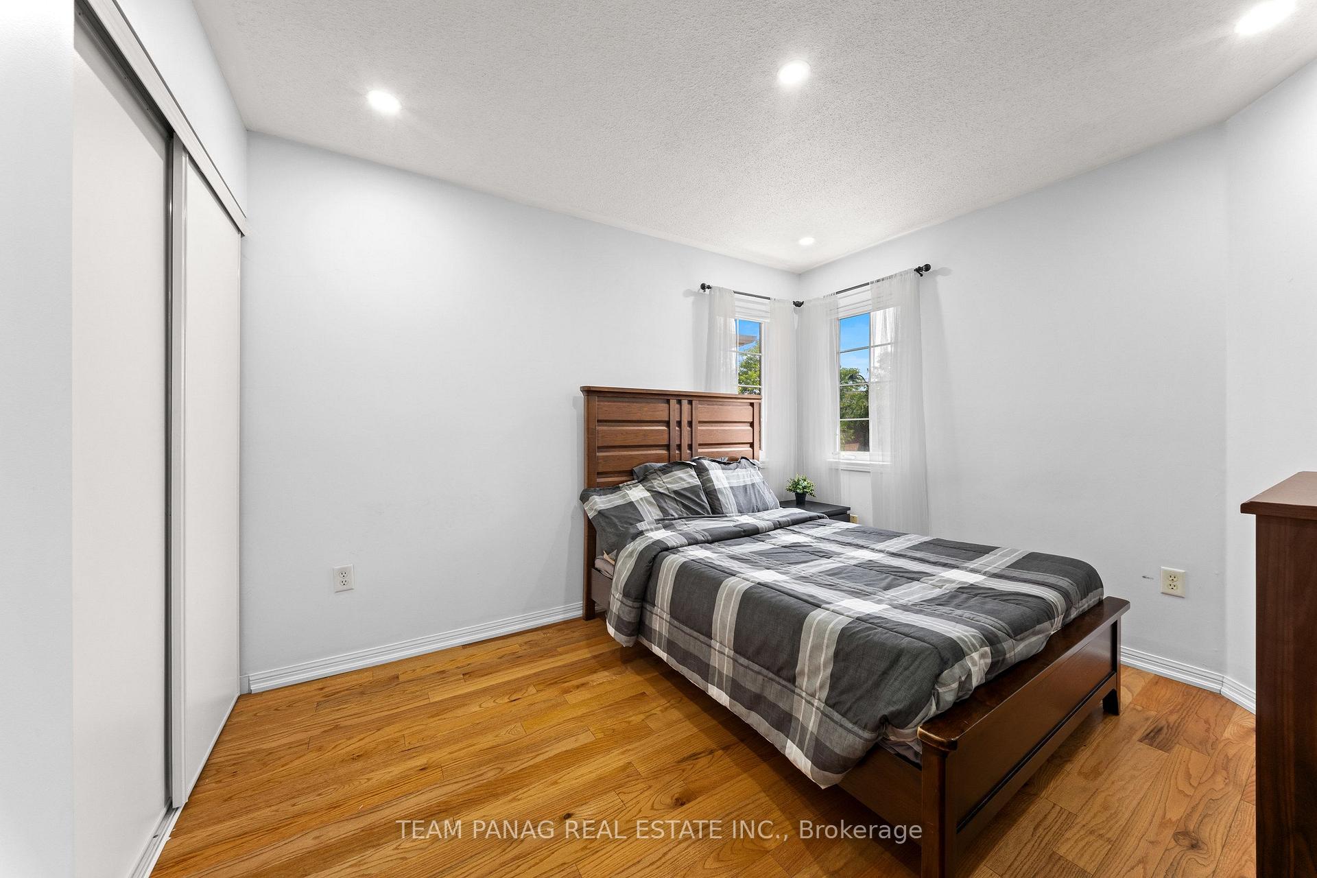 Photo 27 of 26 Bowsfield Drive, Brampton, Vales of Castlemore — HOMEH