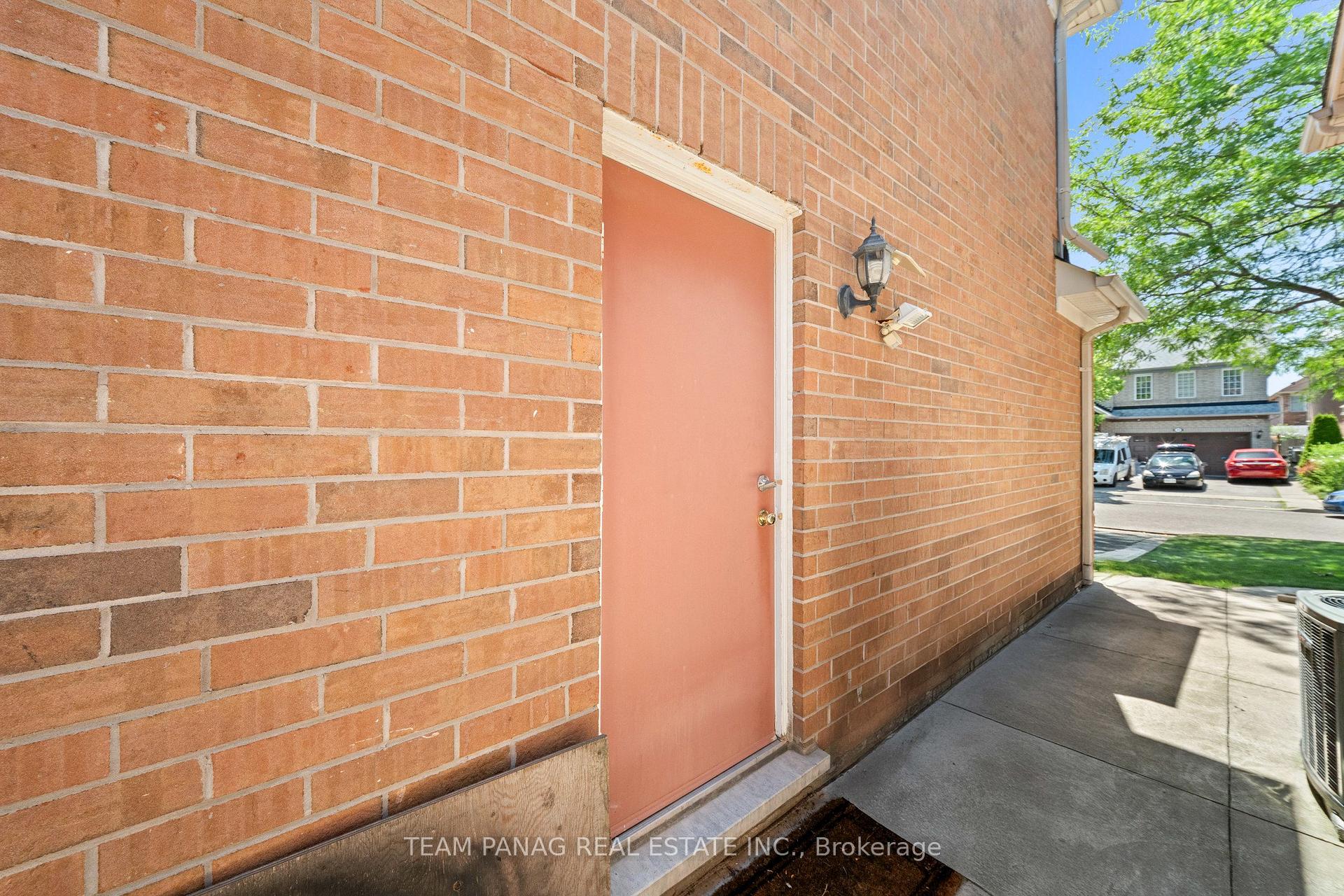 Photo 28 of 26 Bowsfield Drive, Brampton, Vales of Castlemore — HOMEH