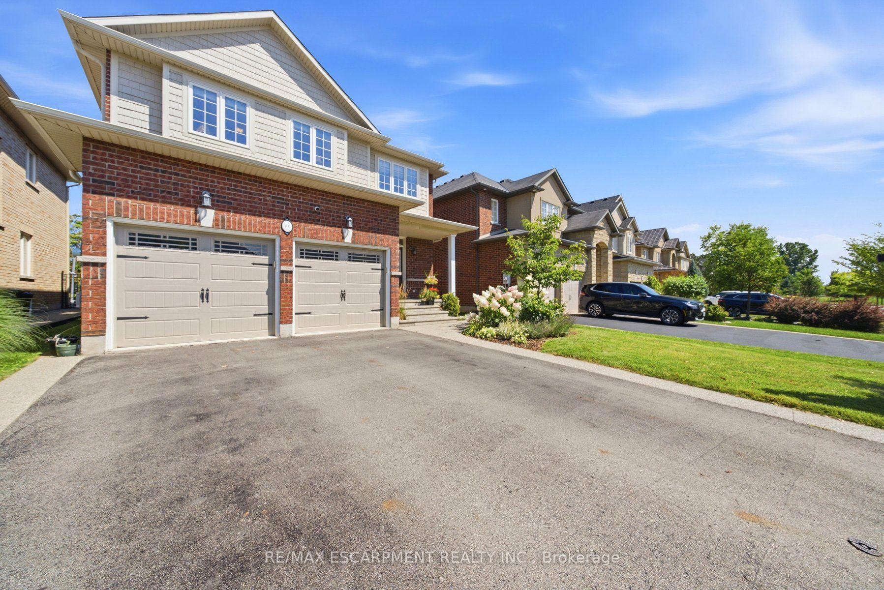 Photo 3 of 401 Valridge Drive, Hamilton, Ancaster — HOMEH