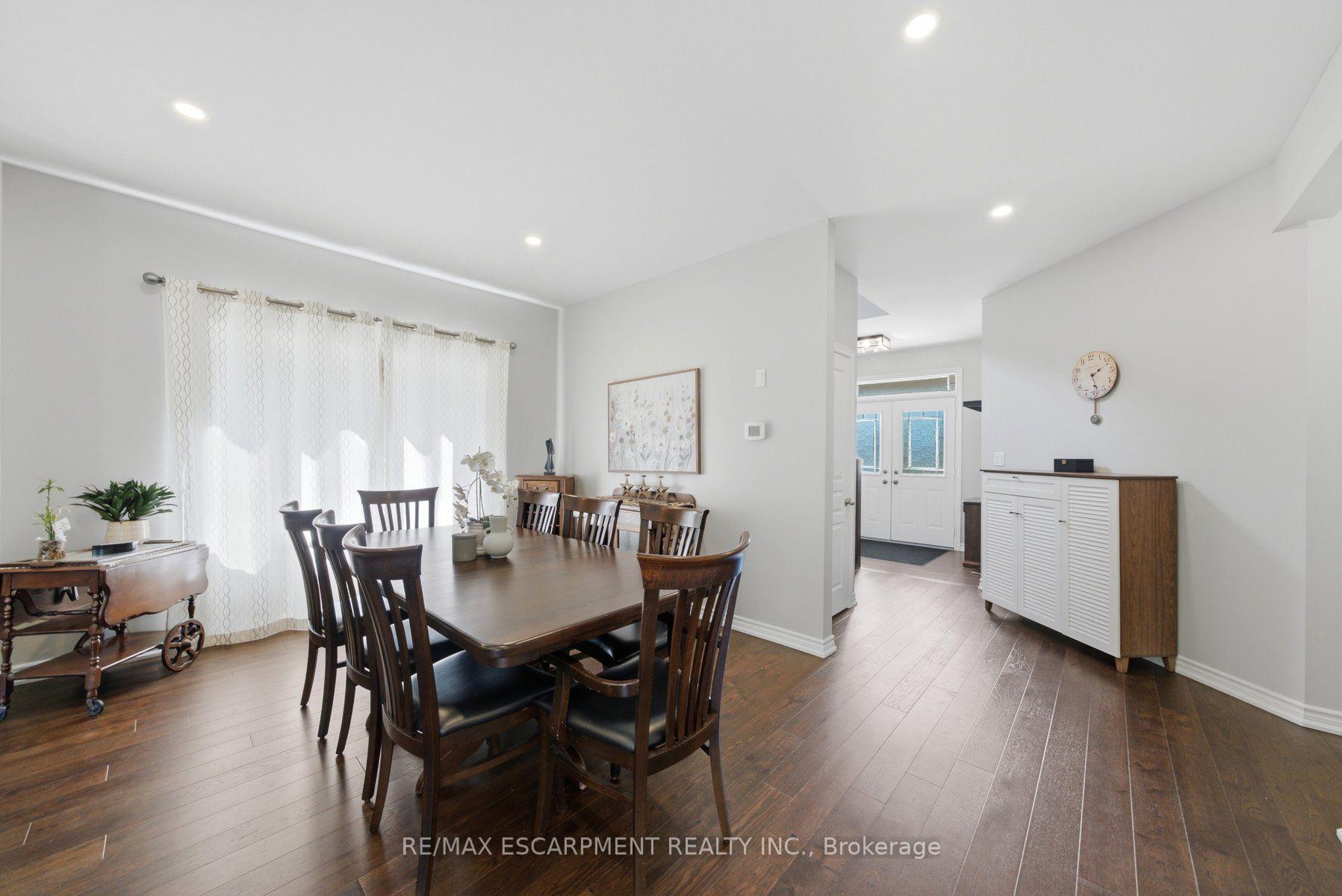 Photo 7 of 401 Valridge Drive, Hamilton, Ancaster — HOMEH