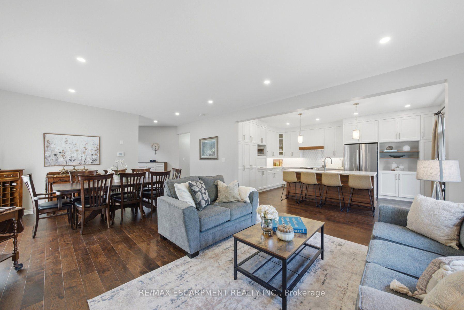Photo 11 of 401 Valridge Drive, Hamilton, Ancaster — HOMEH