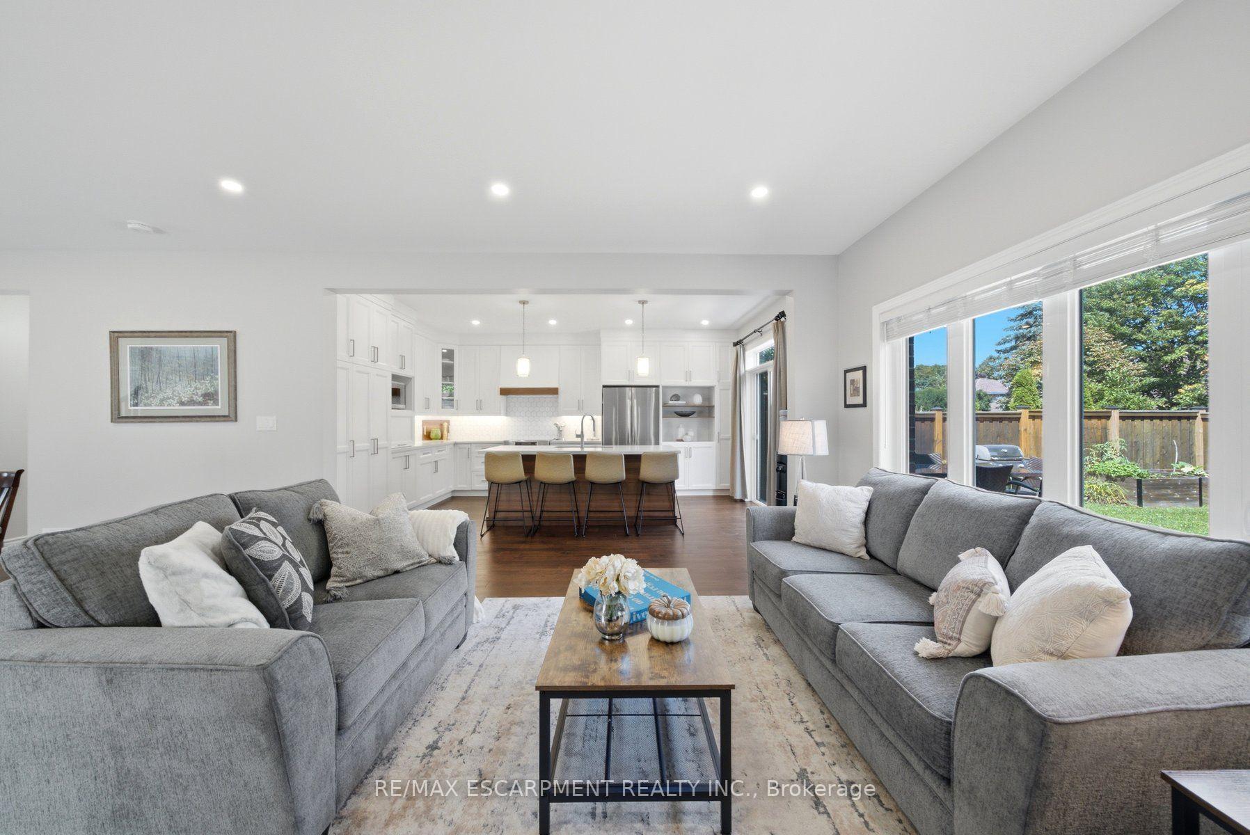 Photo 12 of 401 Valridge Drive, Hamilton, Ancaster — HOMEH
