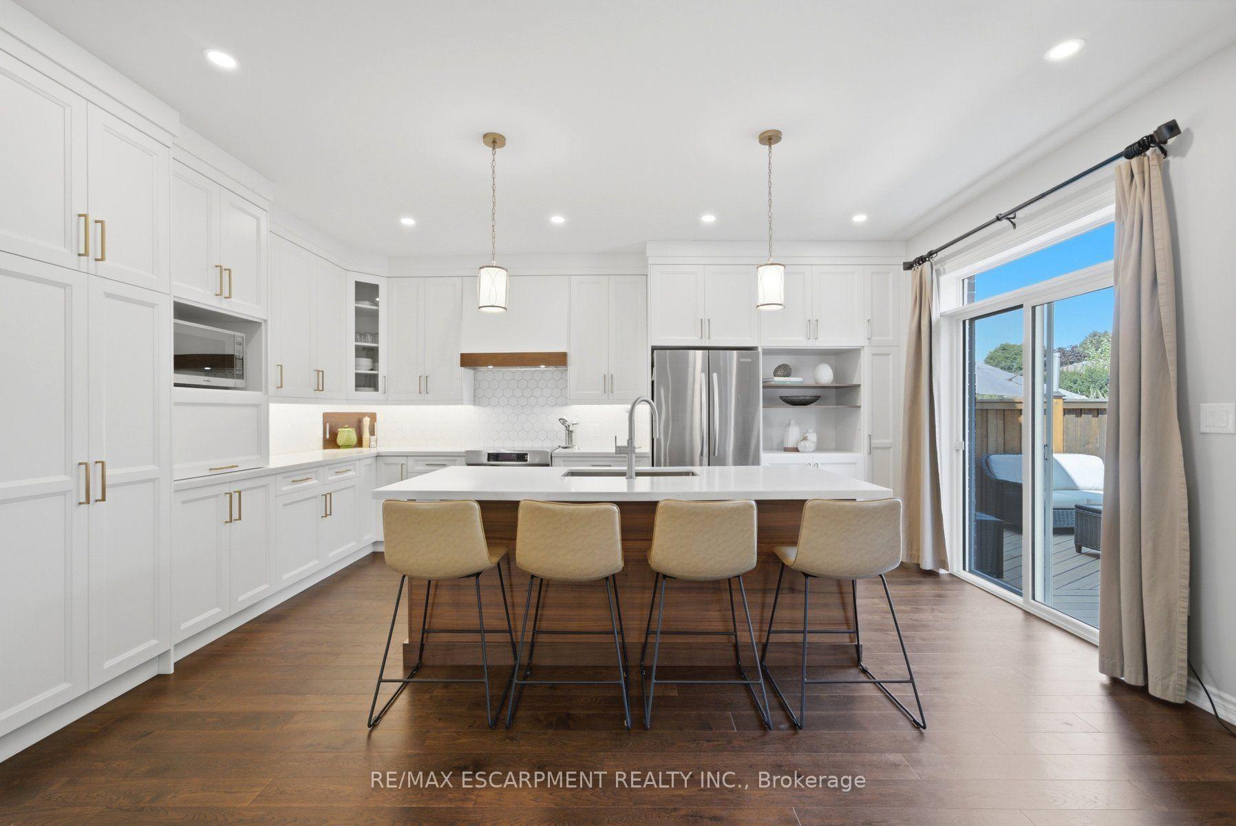 Photo 14 of 401 Valridge Drive, Hamilton, Ancaster — HOMEH