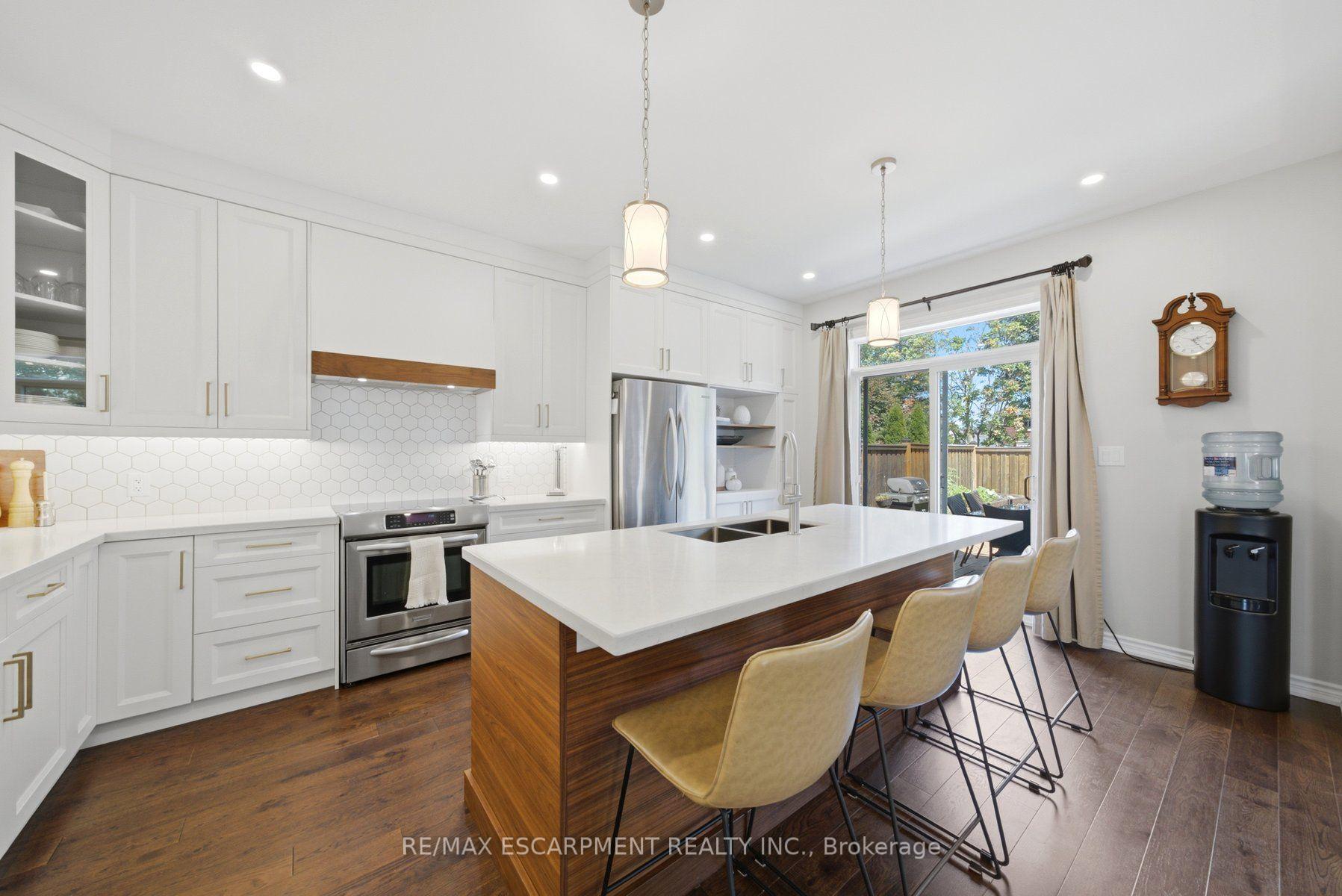Photo 15 of 401 Valridge Drive, Hamilton, Ancaster — HOMEH