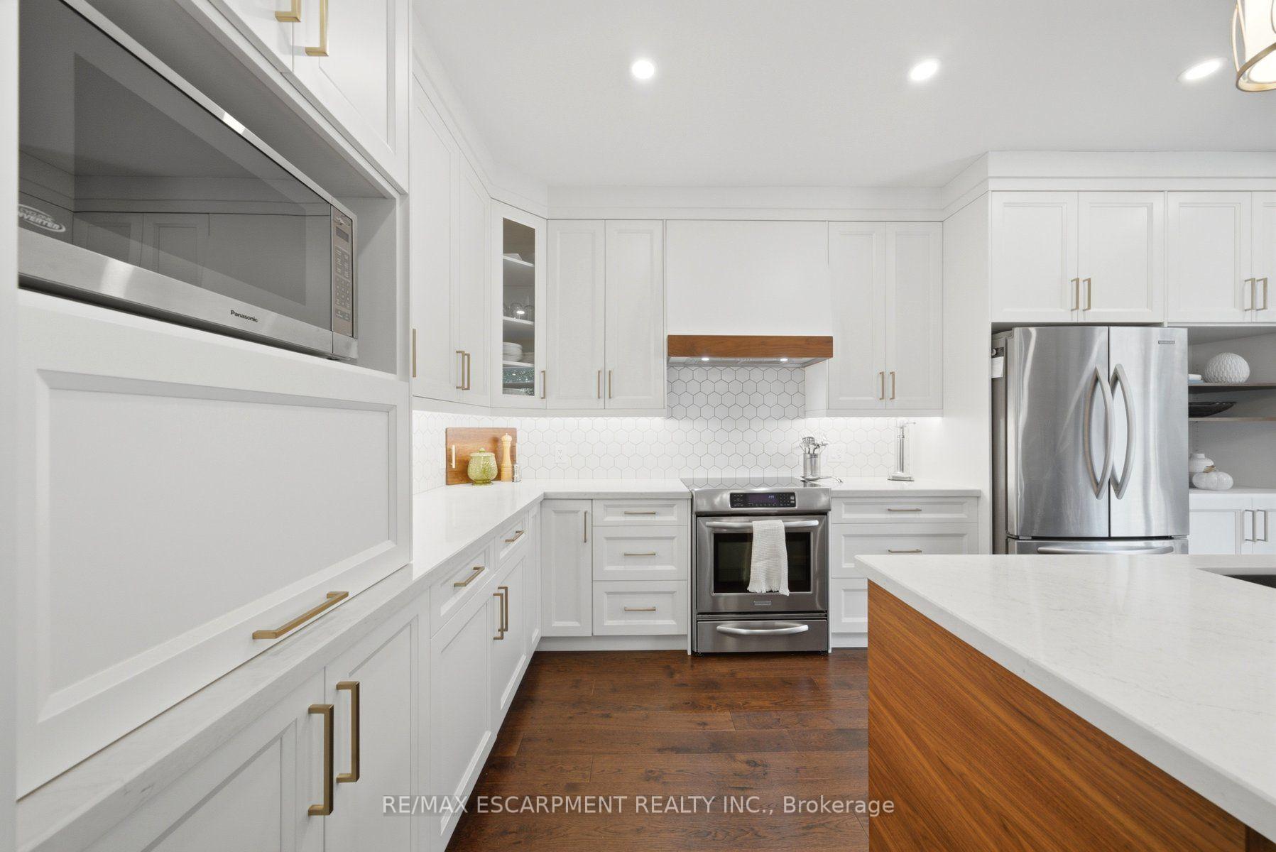 Photo 16 of 401 Valridge Drive, Hamilton, Ancaster — HOMEH