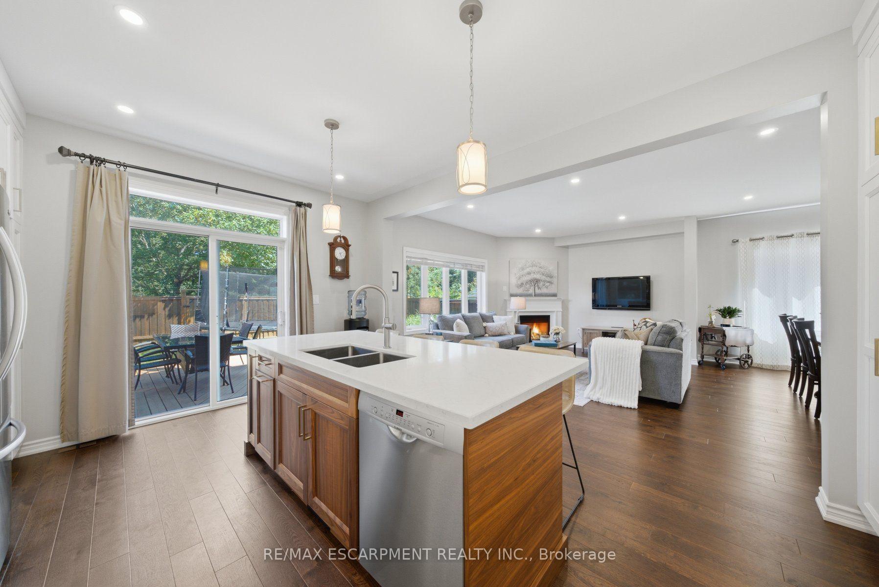 Photo 17 of 401 Valridge Drive, Hamilton, Ancaster — HOMEH