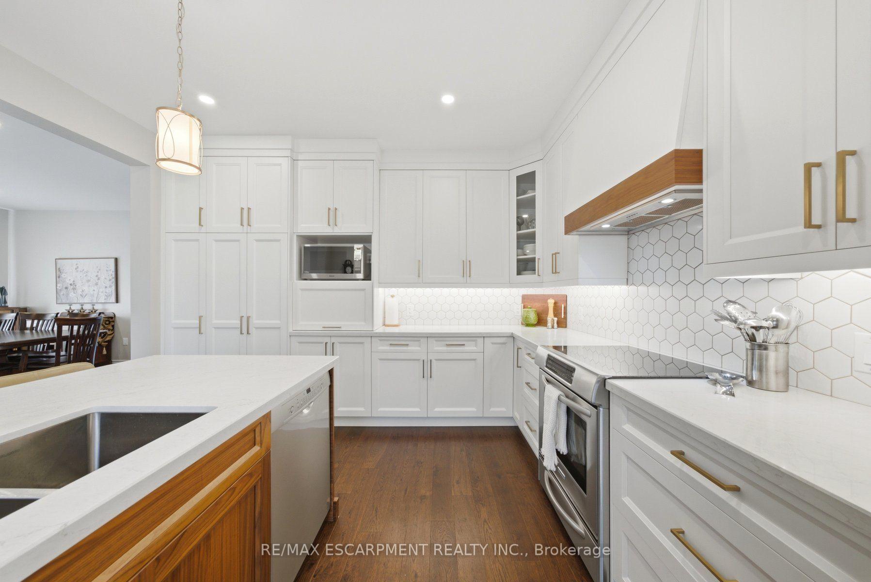 Photo 19 of 401 Valridge Drive, Hamilton, Ancaster — HOMEH