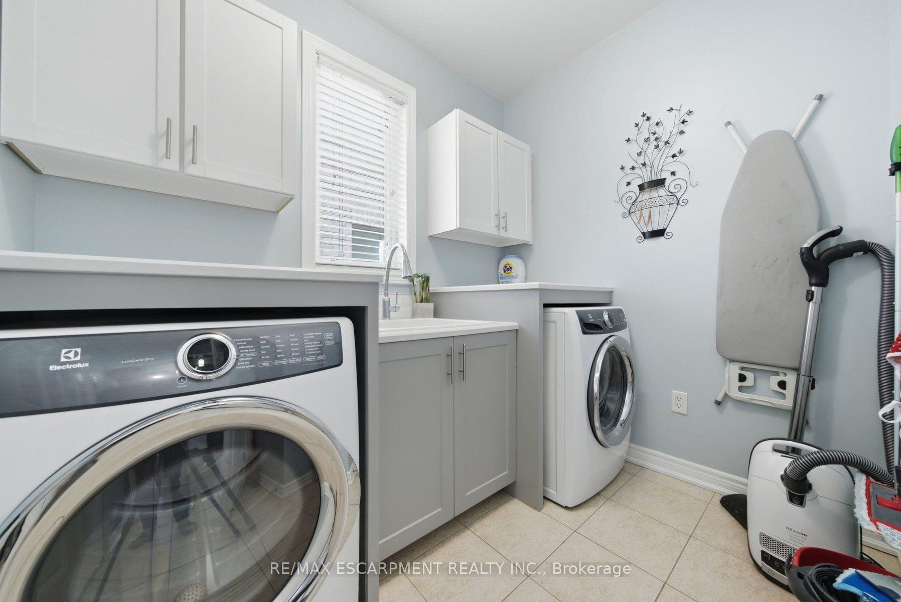 Photo 22 of 401 Valridge Drive, Hamilton, Ancaster — HOMEH