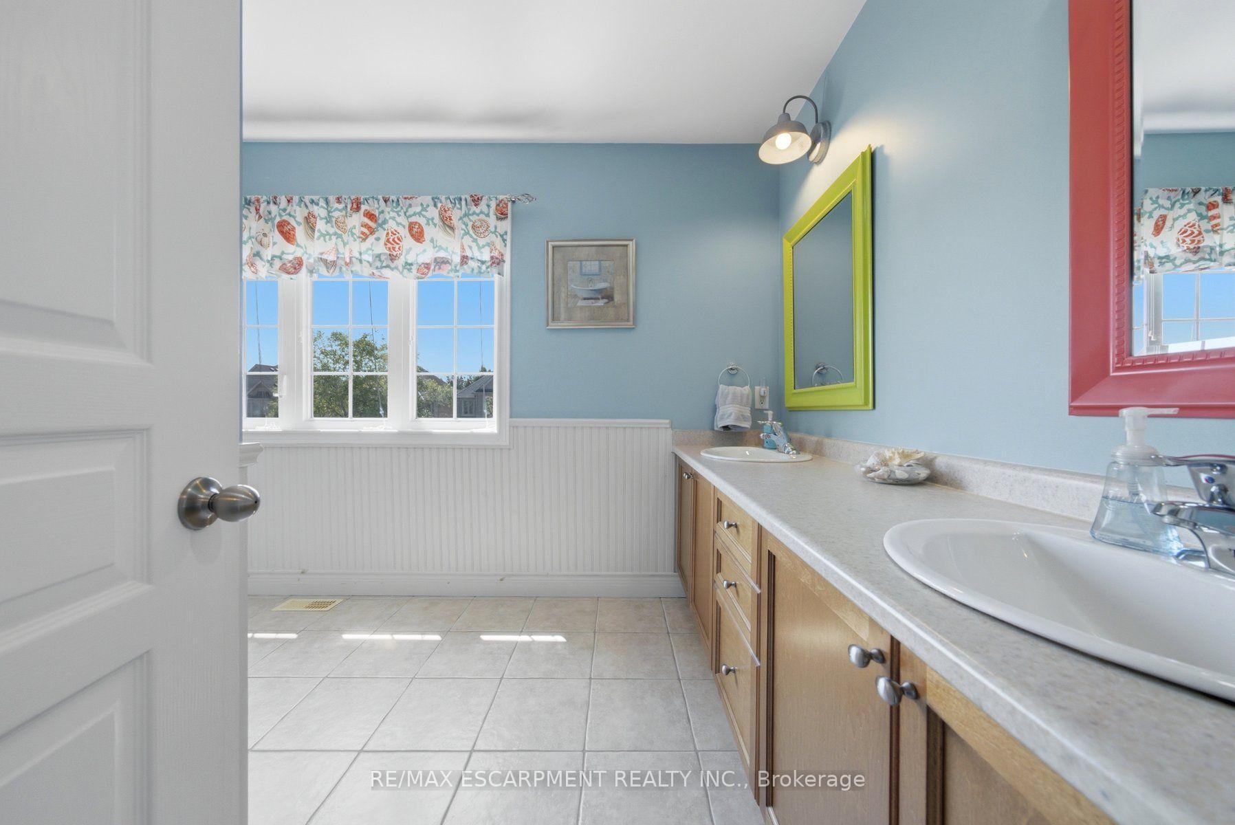 Photo 26 of 401 Valridge Drive, Hamilton, Ancaster — HOMEH