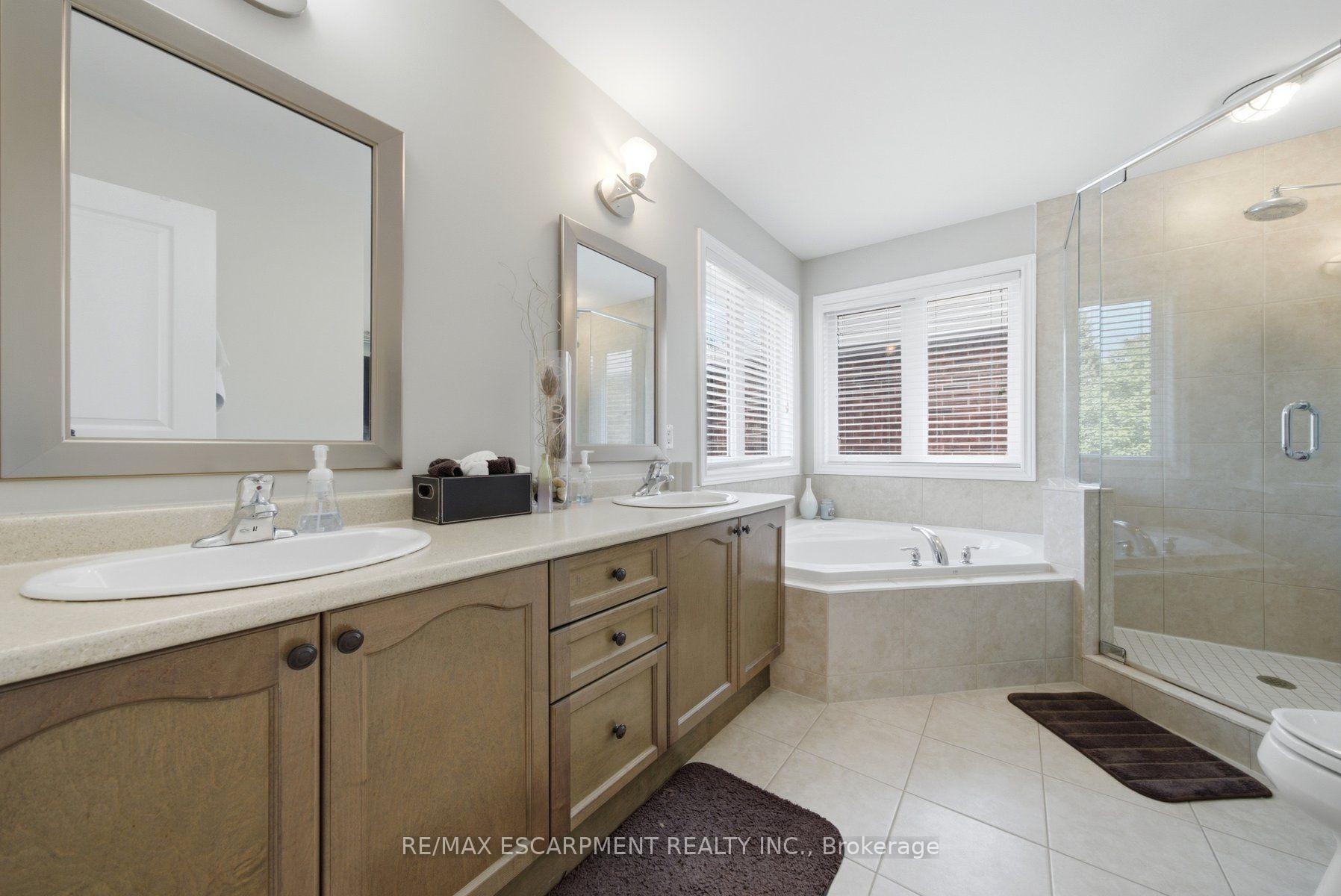 Photo 33 of 401 Valridge Drive, Hamilton, Ancaster — HOMEH