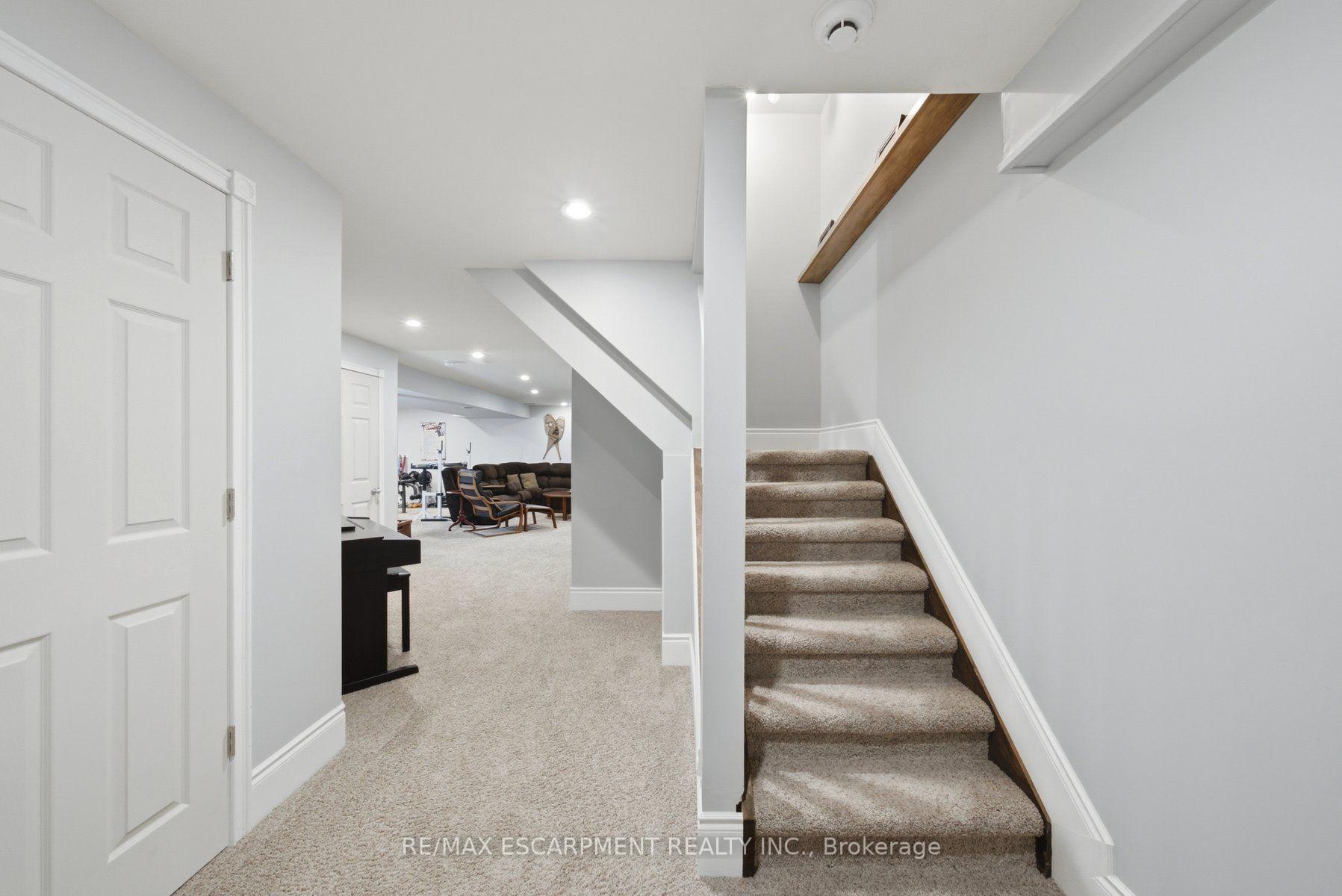 Photo 35 of 401 Valridge Drive, Hamilton, Ancaster — HOMEH