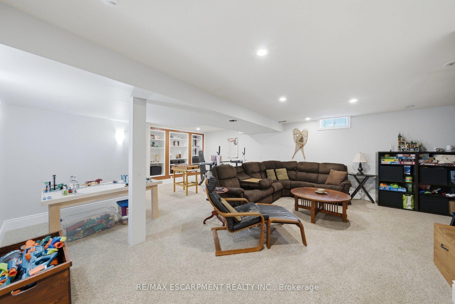 Photo 36 of 401 Valridge Drive, Hamilton, Ancaster — HOMEH