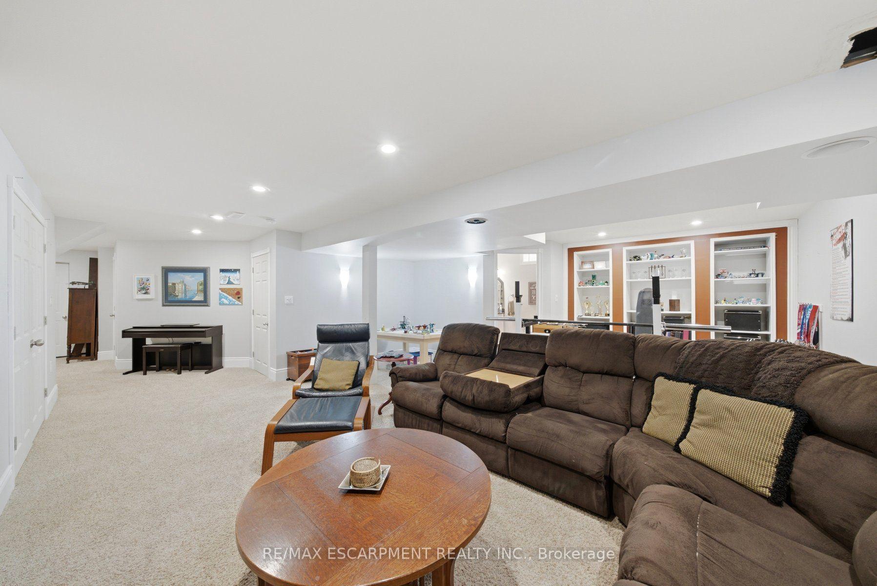 Photo 37 of 401 Valridge Drive, Hamilton, Ancaster — HOMEH