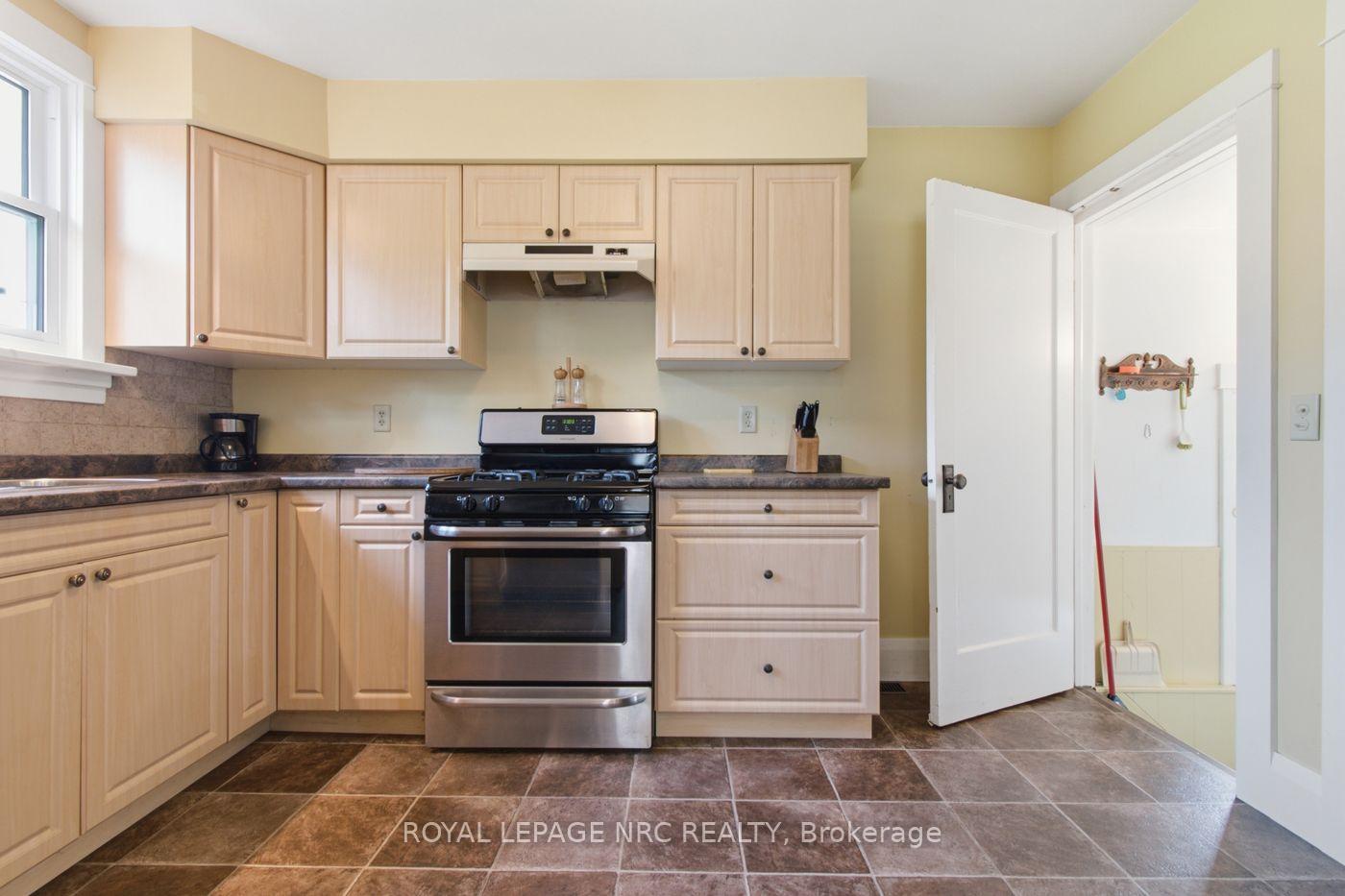 Photo 13 of 60 Forest Avenue, Port Colborne, Sugarloaf — HOMEH