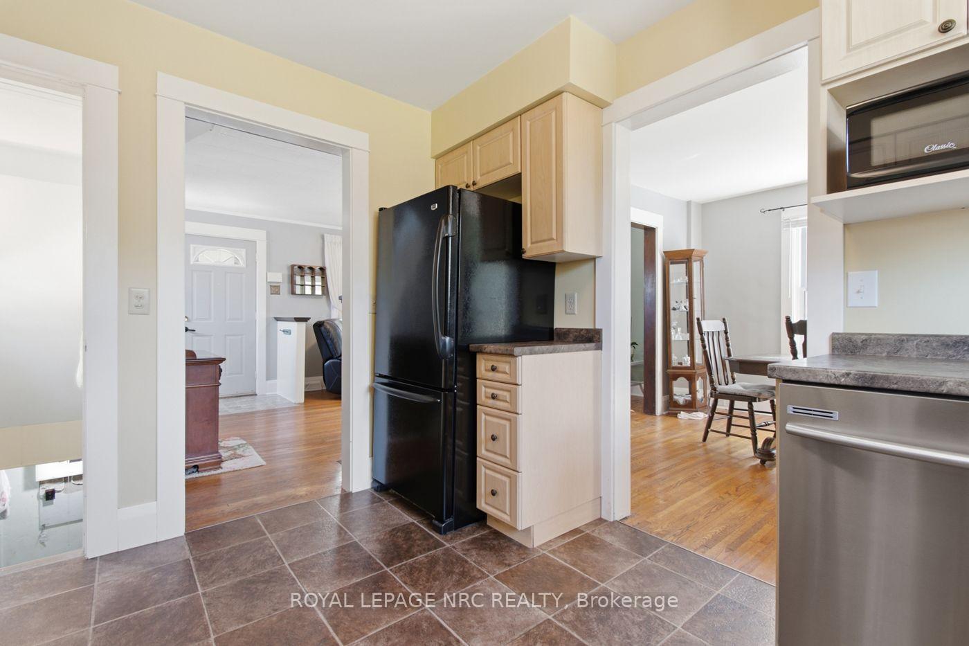 Photo 14 of 60 Forest Avenue, Port Colborne, Sugarloaf — HOMEH