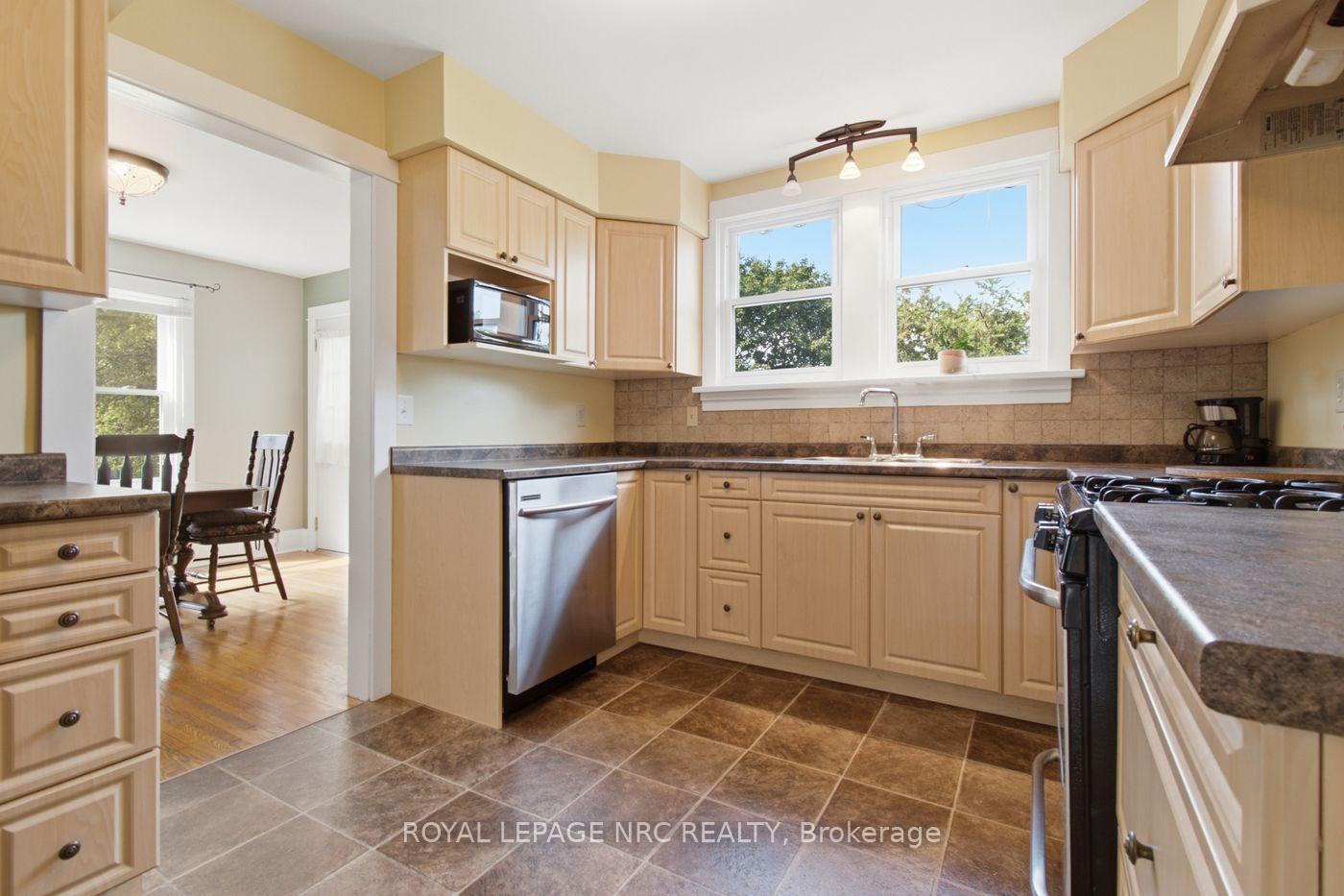 Photo 16 of 60 Forest Avenue, Port Colborne, Sugarloaf — HOMEH