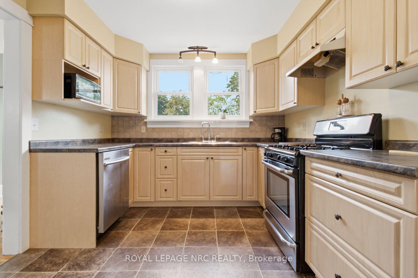 Photo 17 of 60 Forest Avenue, Port Colborne, Sugarloaf — HOMEH