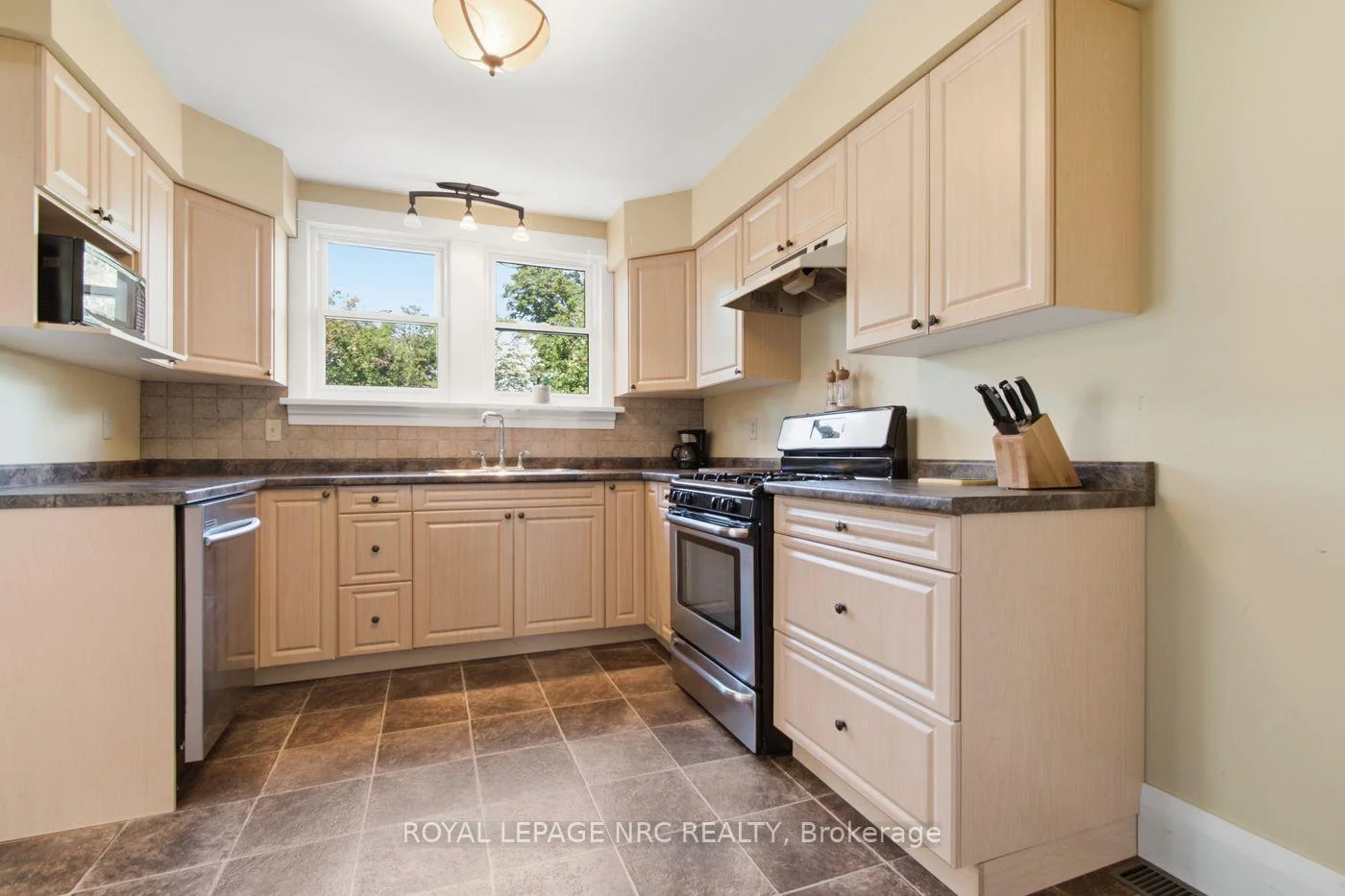 Photo 28 of 60 Forest Avenue, Port Colborne, Sugarloaf — HOMEH