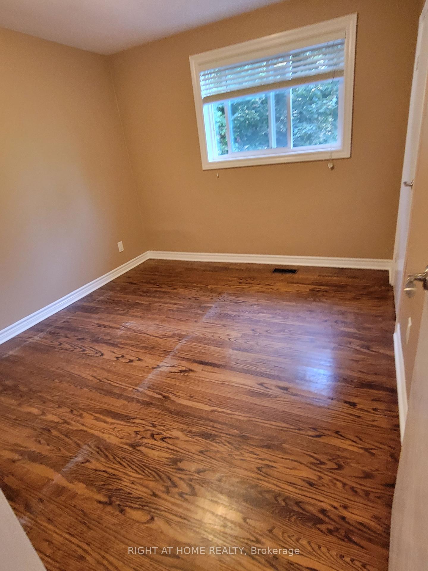 Photo 11 of 2575 Argyle Road, Mississauga, Cooksville — HOMEH